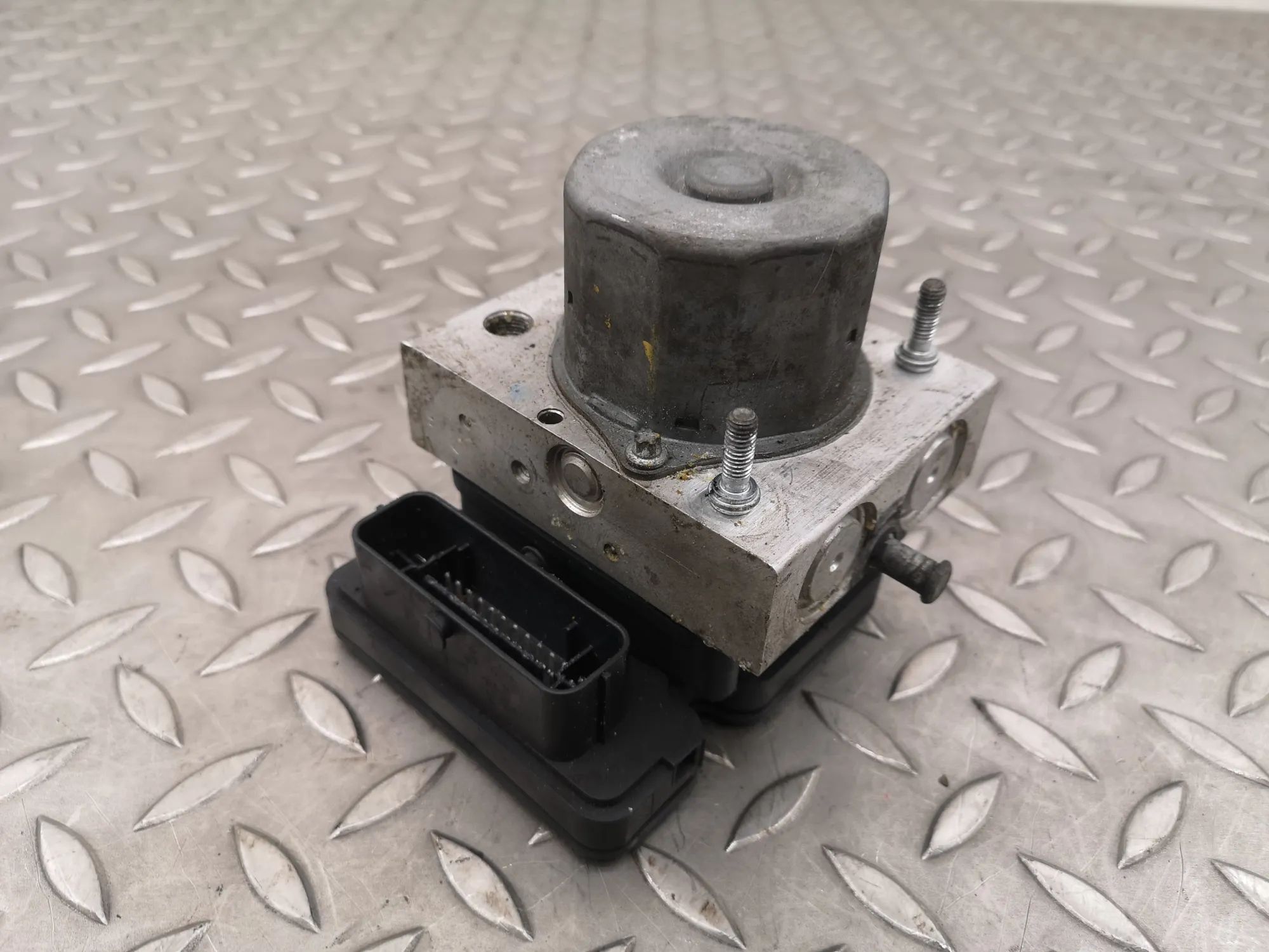 Chevrolet Corvette (C7) ABS Hydraulipumppu ABS Pump — CHEVROLET CORVETTE (C7) (2013-...) —...