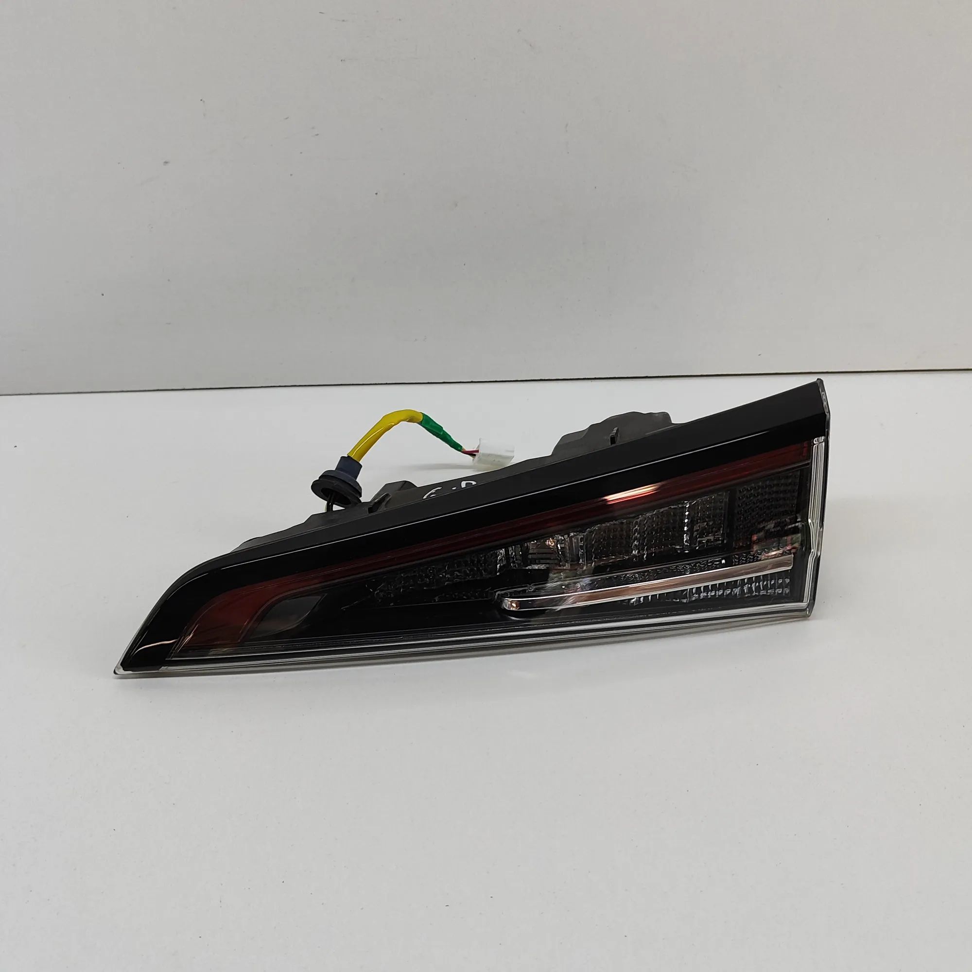 Toyota Corolla Right Side Tailgate Tail Light Right Side Tailgate Tail Light — TOYOTA COROLLA...