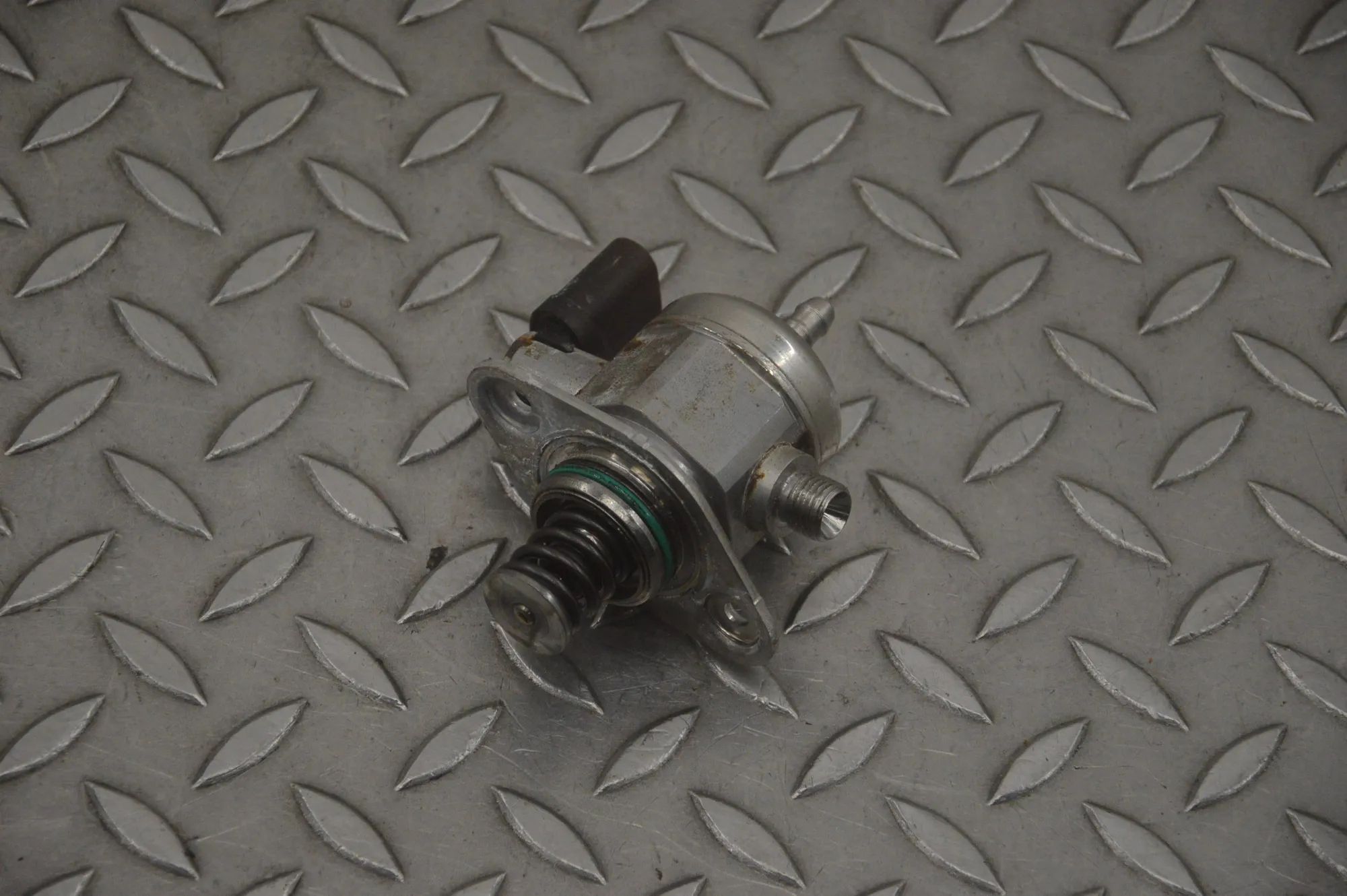 Porsche 911 (991) polttoainepumppu Fuel pump — PORSCHE 911 (991) (2011-2020) — 9A2...