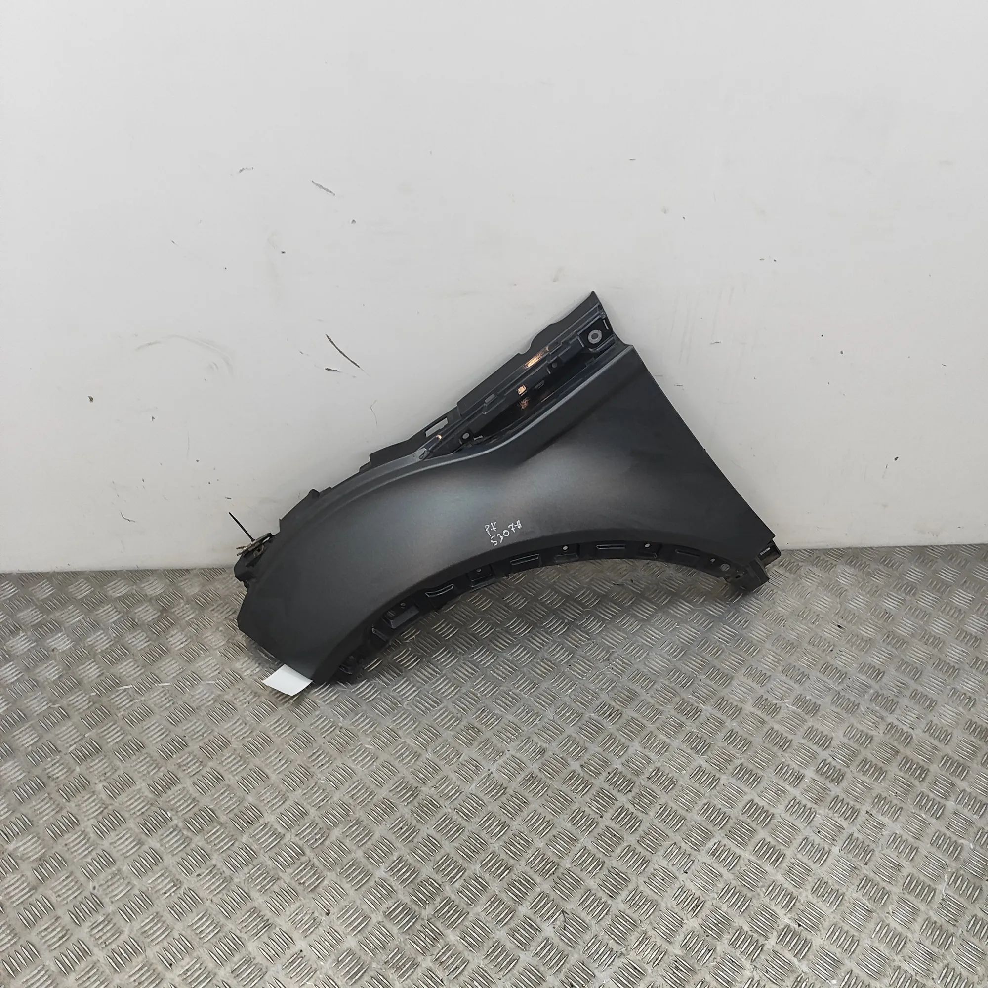 Land Rover Range Rover Evoque Front Left Fender Front Left Fender — LAND ROVER RANGE ROVER EVOQ...