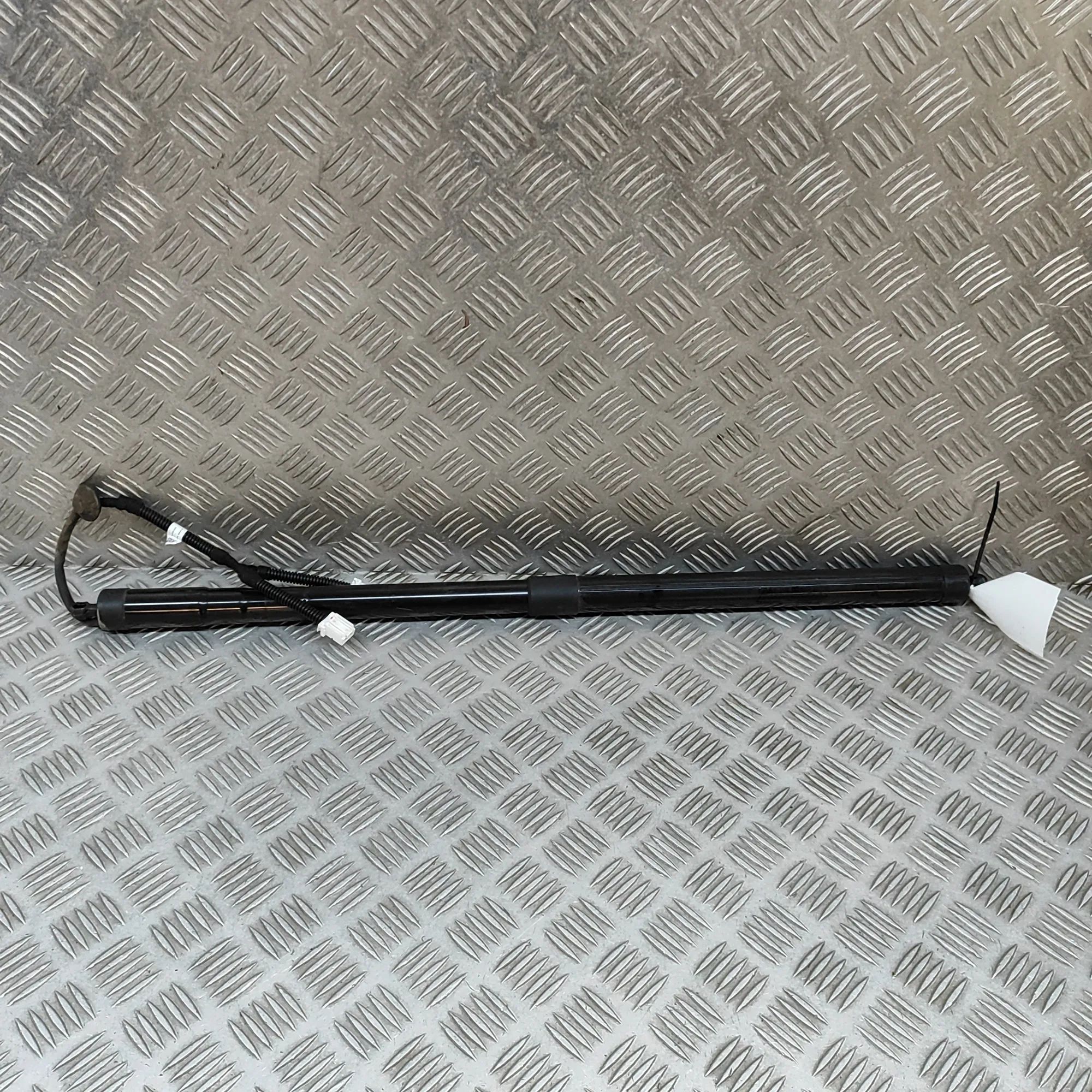 Honda CR-V Left Side Tailgate Gas Strut Left Side Tailgate Gas Strut — HONDA CR-V (V RW...