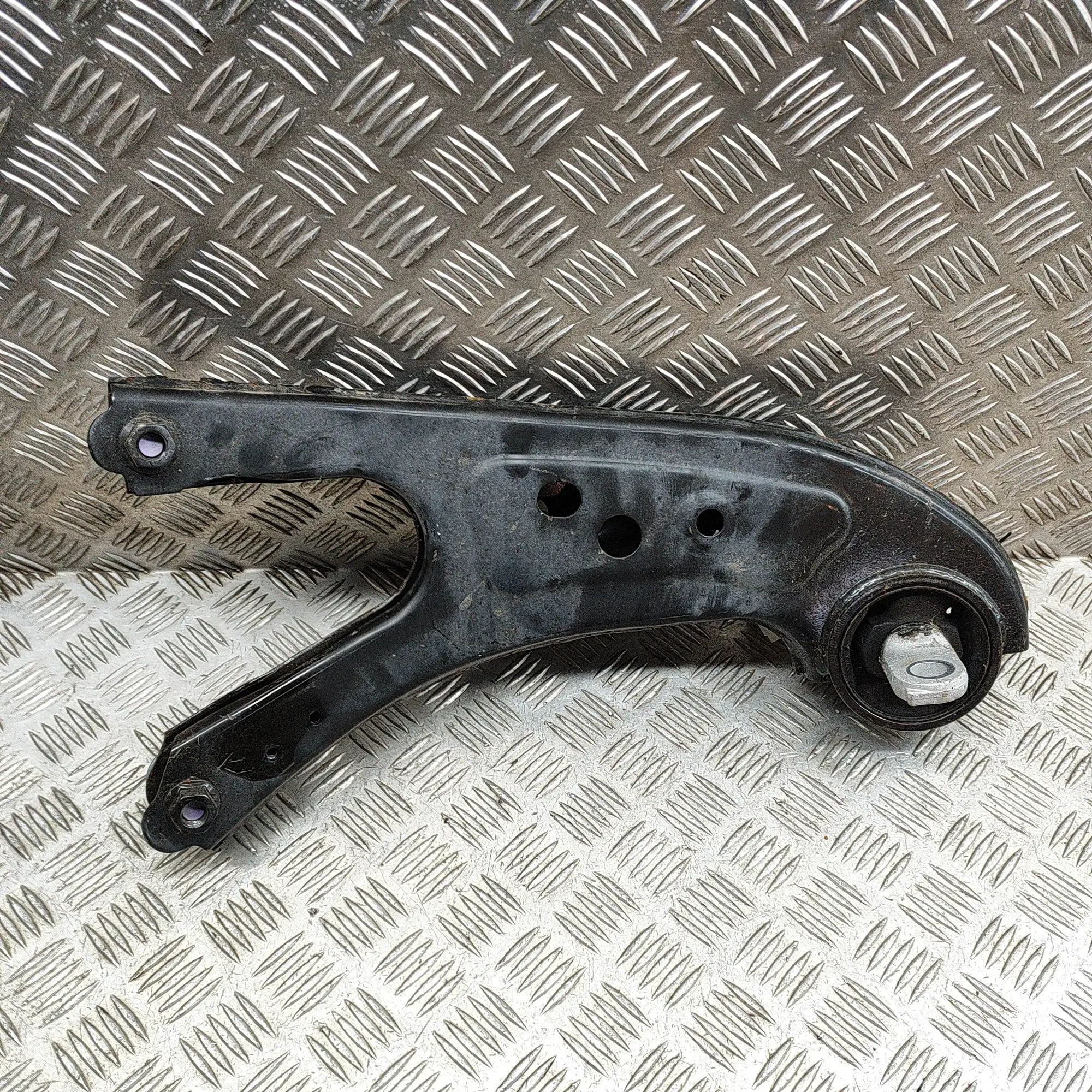 Toyota Sienna Control arm — rear left Control arm — rear left — TOYOTA SIENNA (_L4_) ...