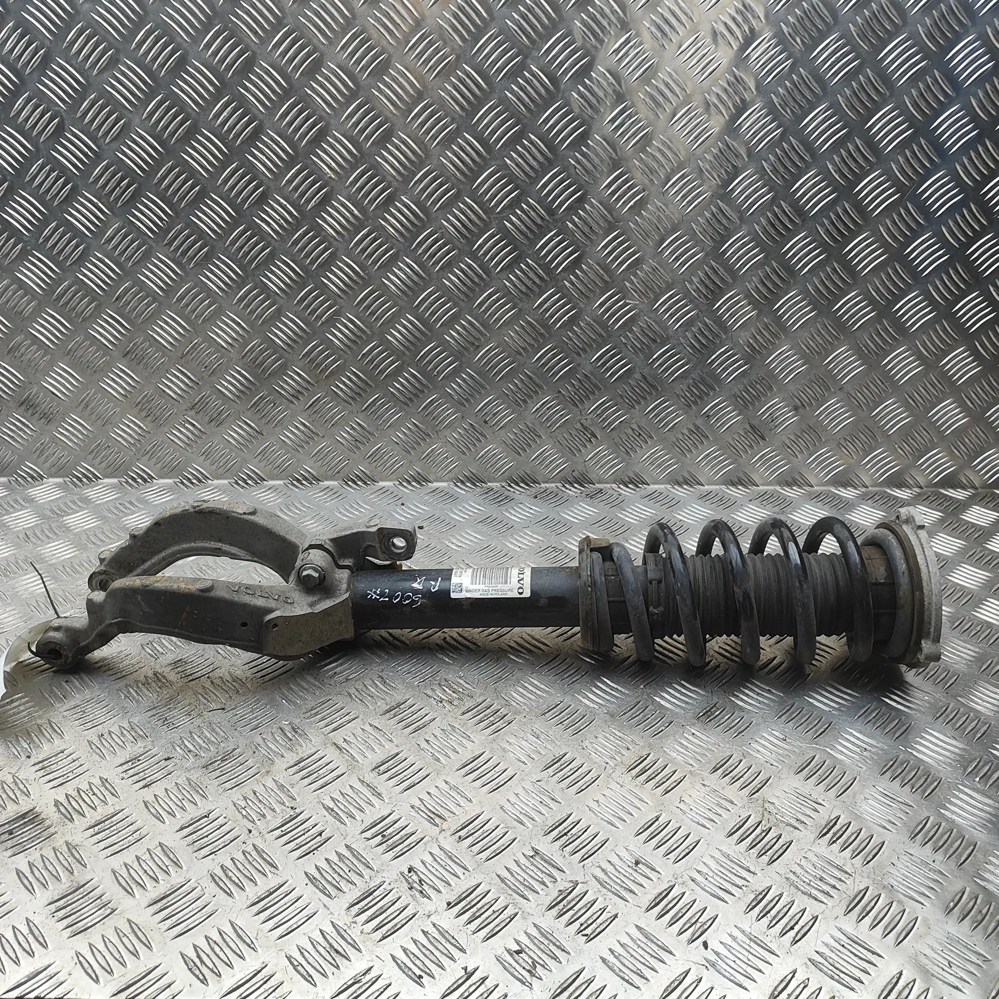 Volvo V60 Shock absorber — front left Shock absorber — front left — VOLVO V60 (II 225...