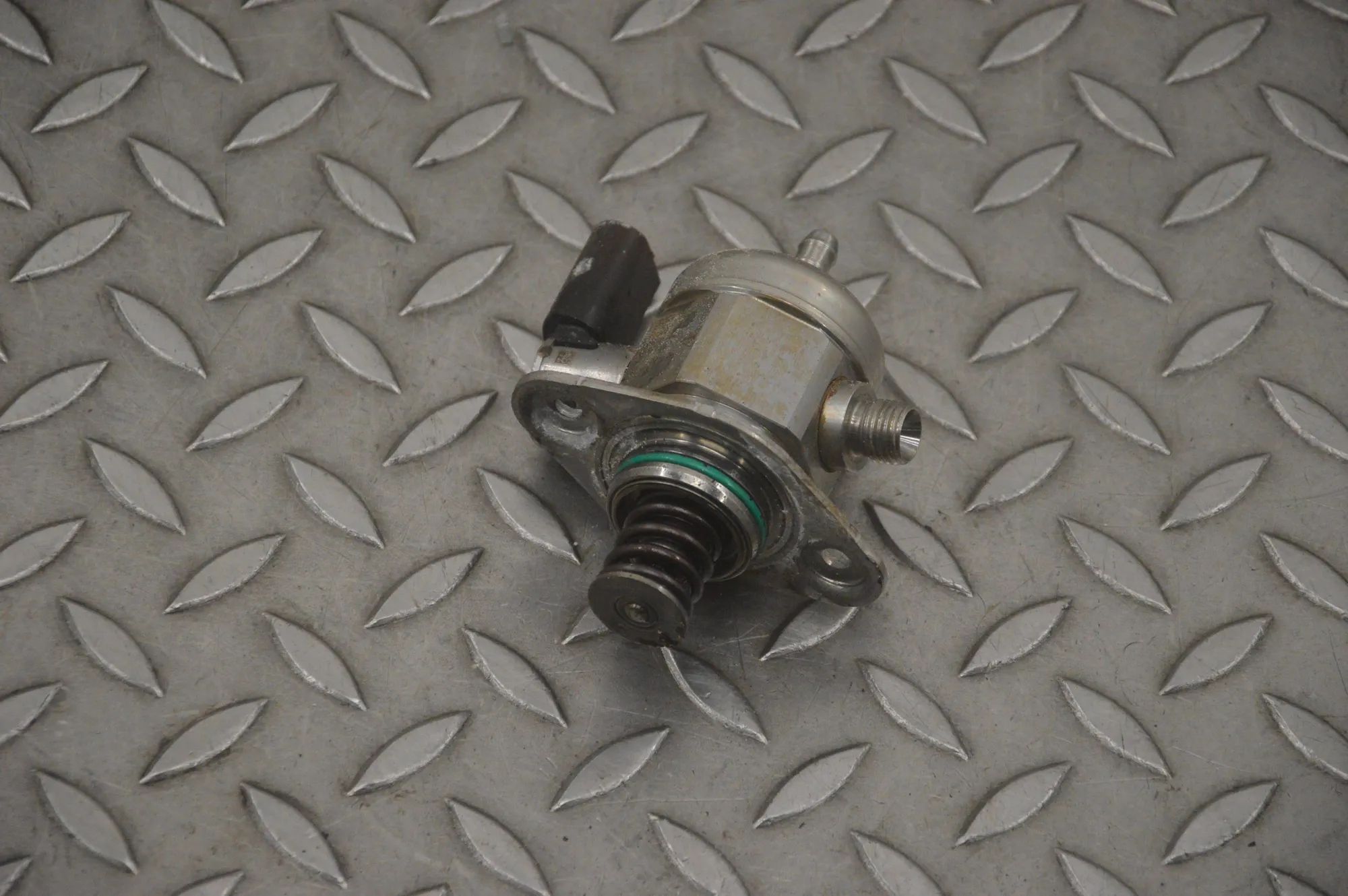 Porsche 911 (991) polttoainepumppu Fuel pump — PORSCHE 911 (991) (2011-2020) — 9A2...
