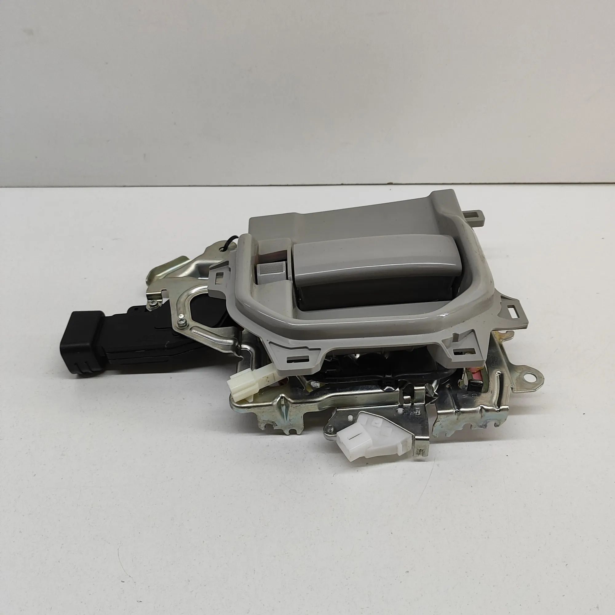Toyota Sienna Interior opening handle — rear right Interior opening handle — rear right — TOYOTA S...