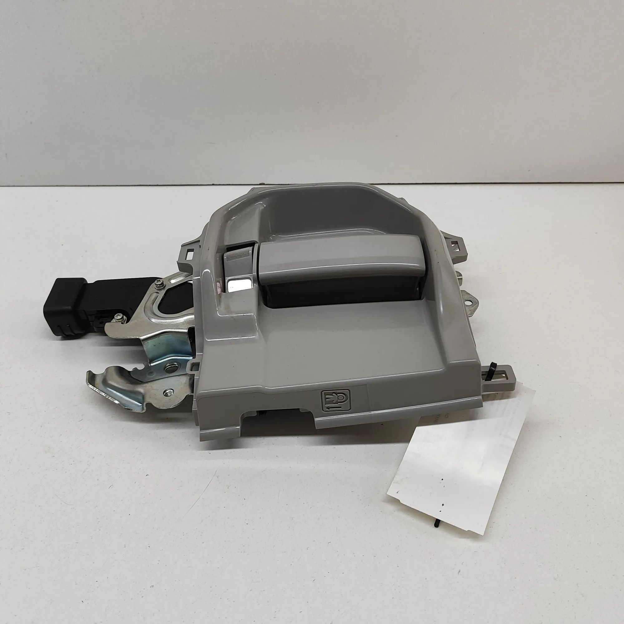 Toyota Sienna Interior opening handle — rear left Interior opening handle — rear left — TOYOTA SI...