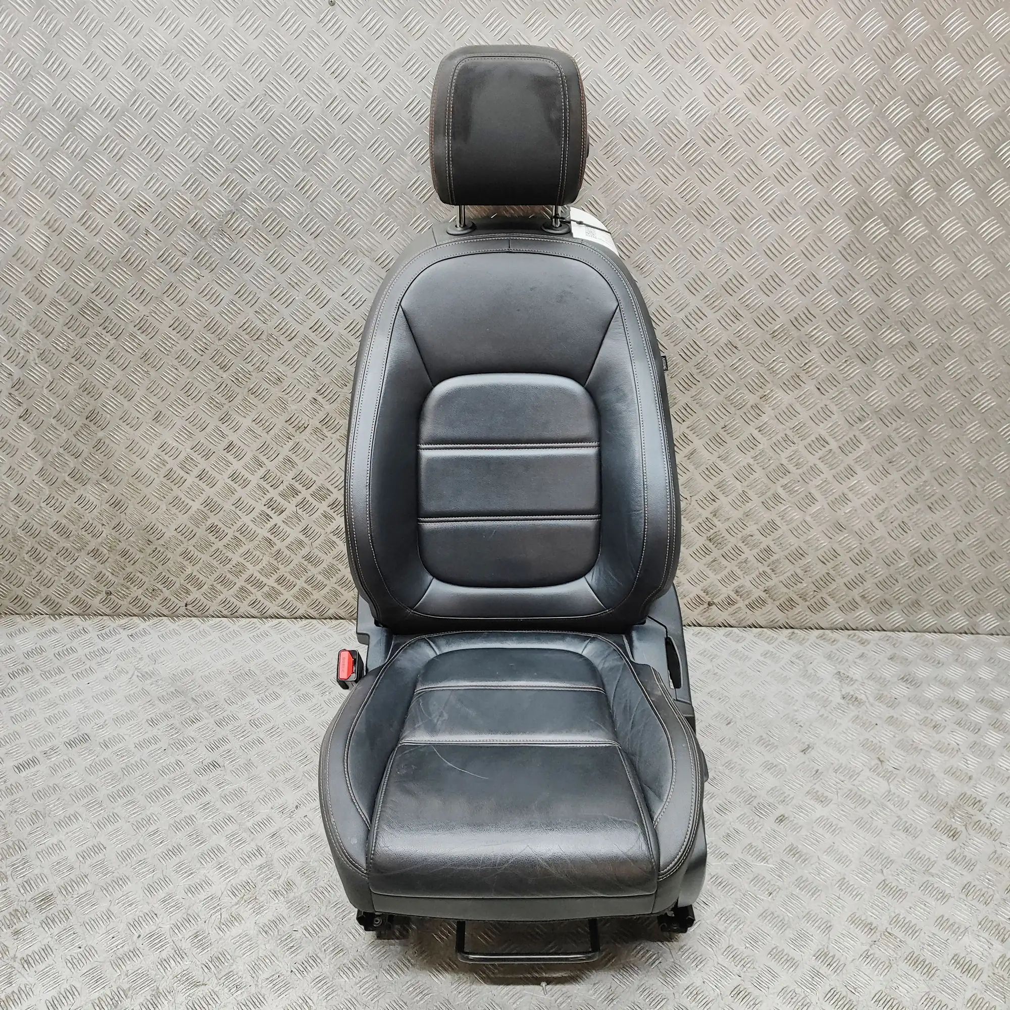 Jaguar XE Front Left Seat Front left seat — JAGUAR XE (X760) (2015-...) —...