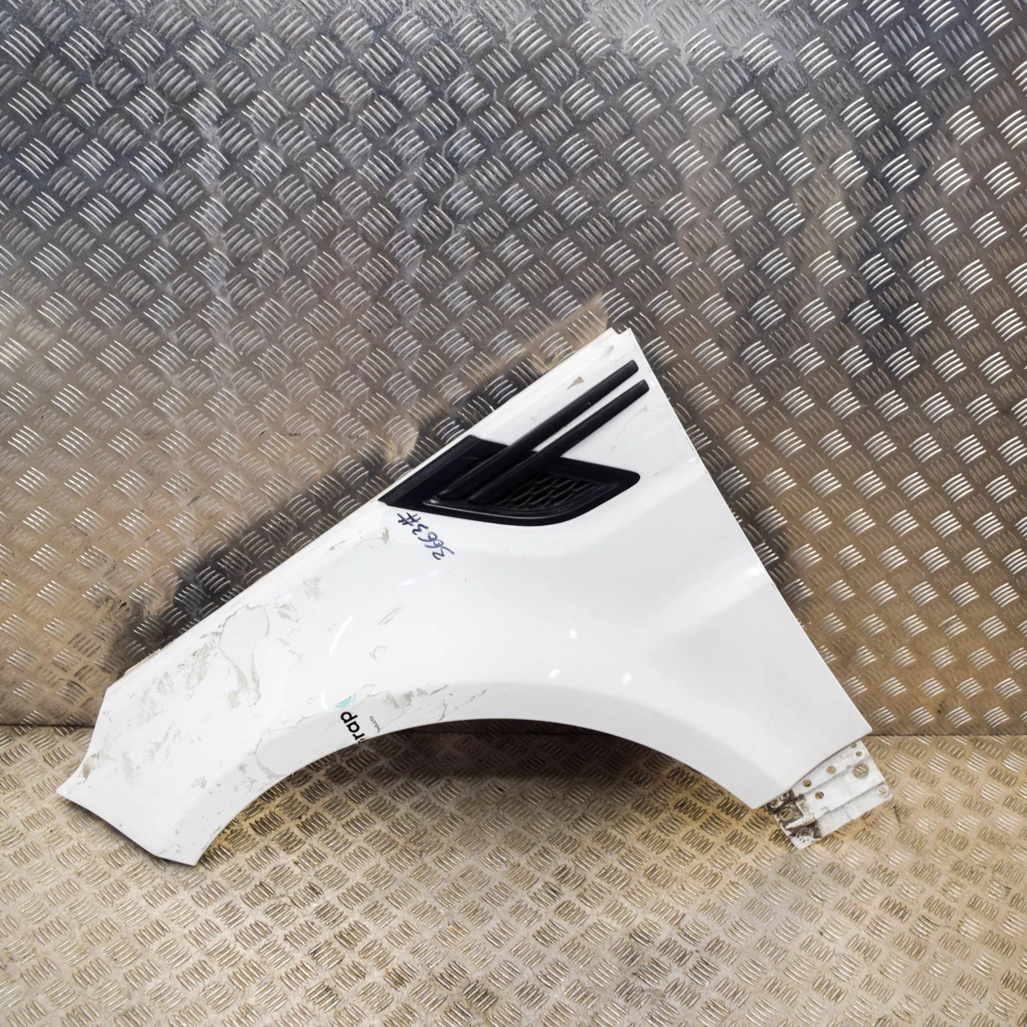 Land Rover Range Rover Sport (L494) Front Left Fender Front Left Fender — LAND ROVER RANGE ROVER SPOR...