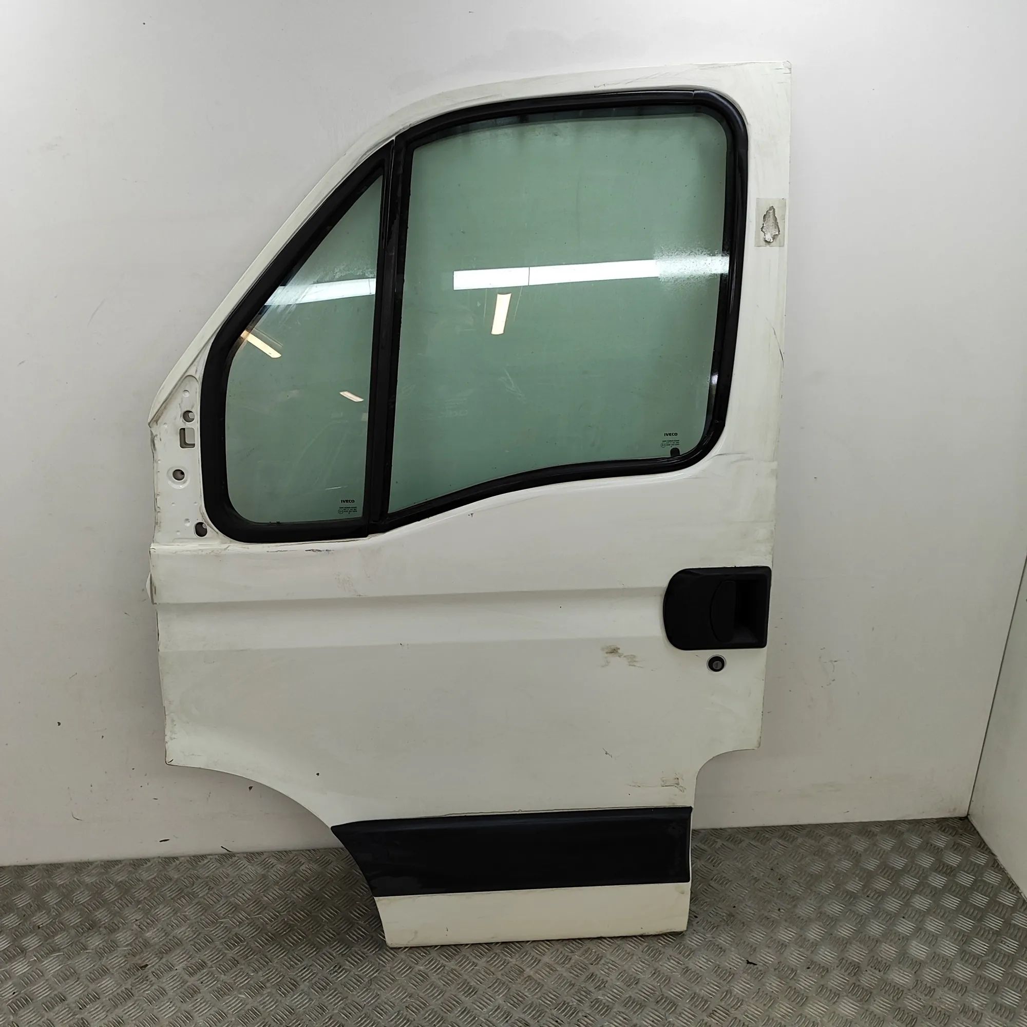 Iveco Daily Door — front left Door — front left — IVECO DAILY IV (2006-2011)
...