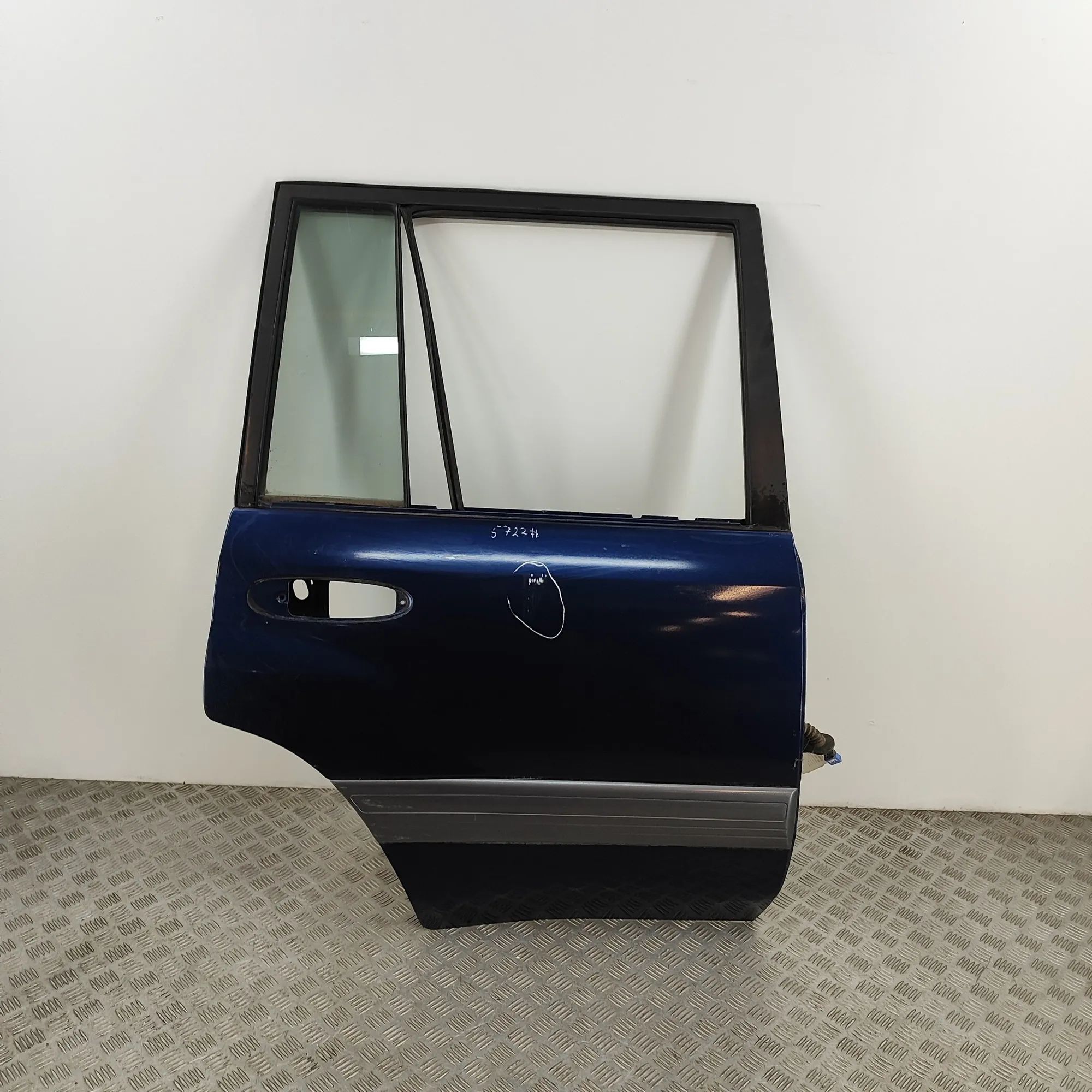 Toyota Land Cruiser 100 Door — rear right Door — rear right — TOYOTA LAND CRUISER (100 _J...