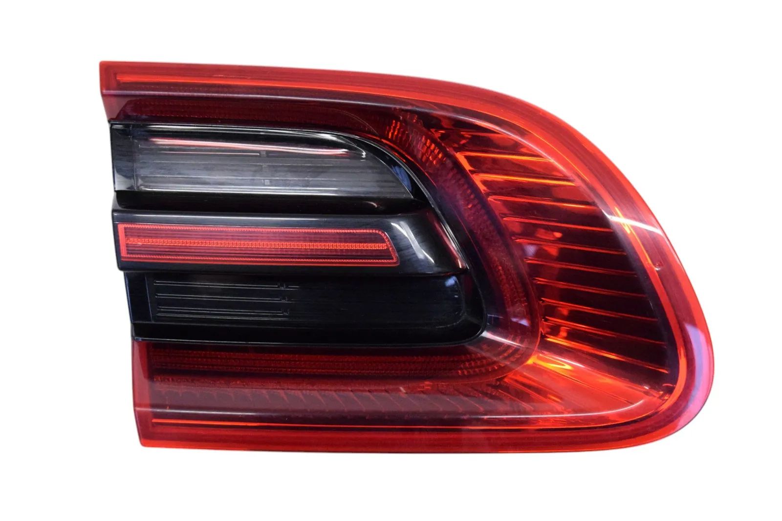 Porsche Macan Left Side Tailgate Tail Light Left Side Tailgate Tail Light — PORSCHE MACAN (...