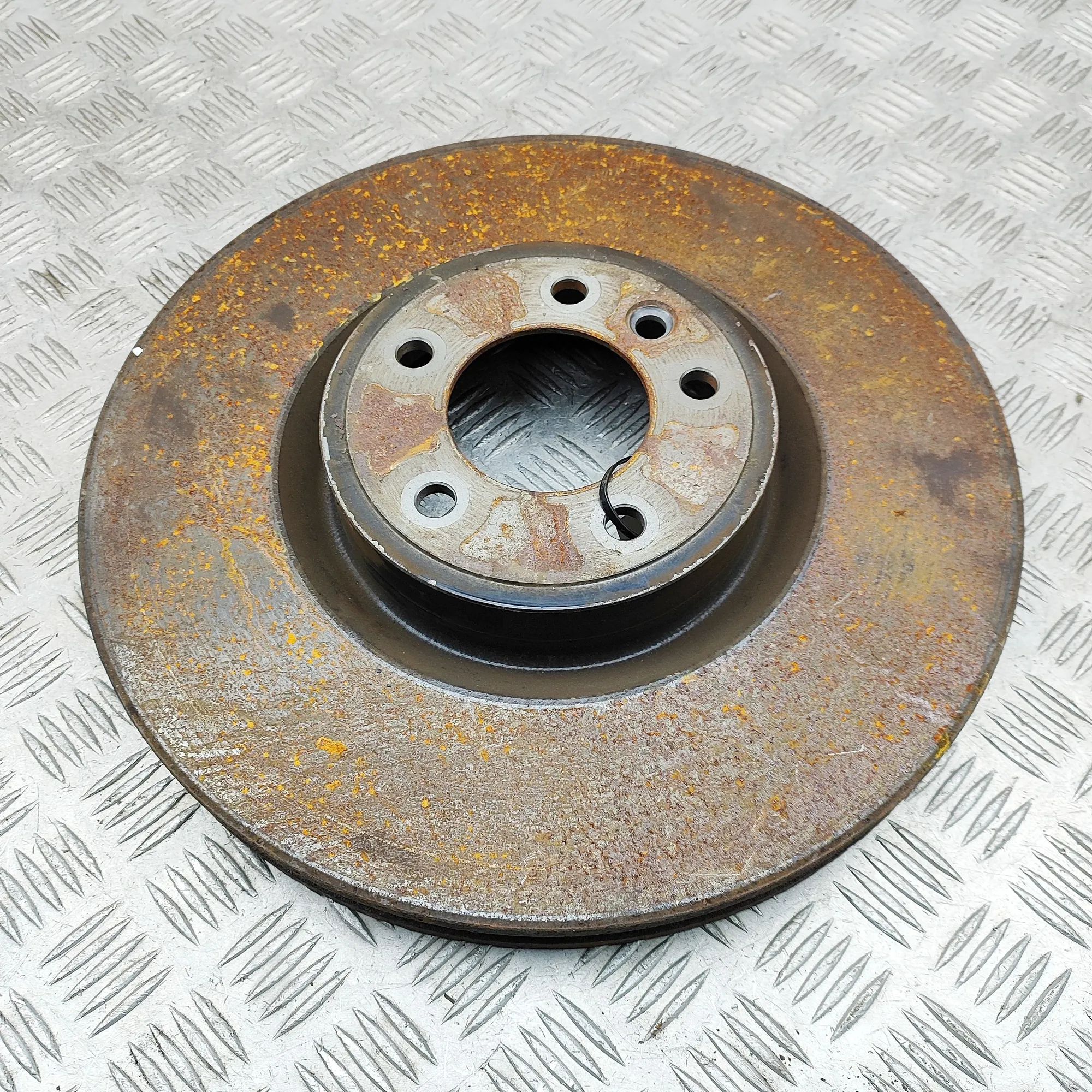 Land Rover Defender Front Right Brake Disc Front Right Brake Disc — LAND ROVER DEFENDER (S...