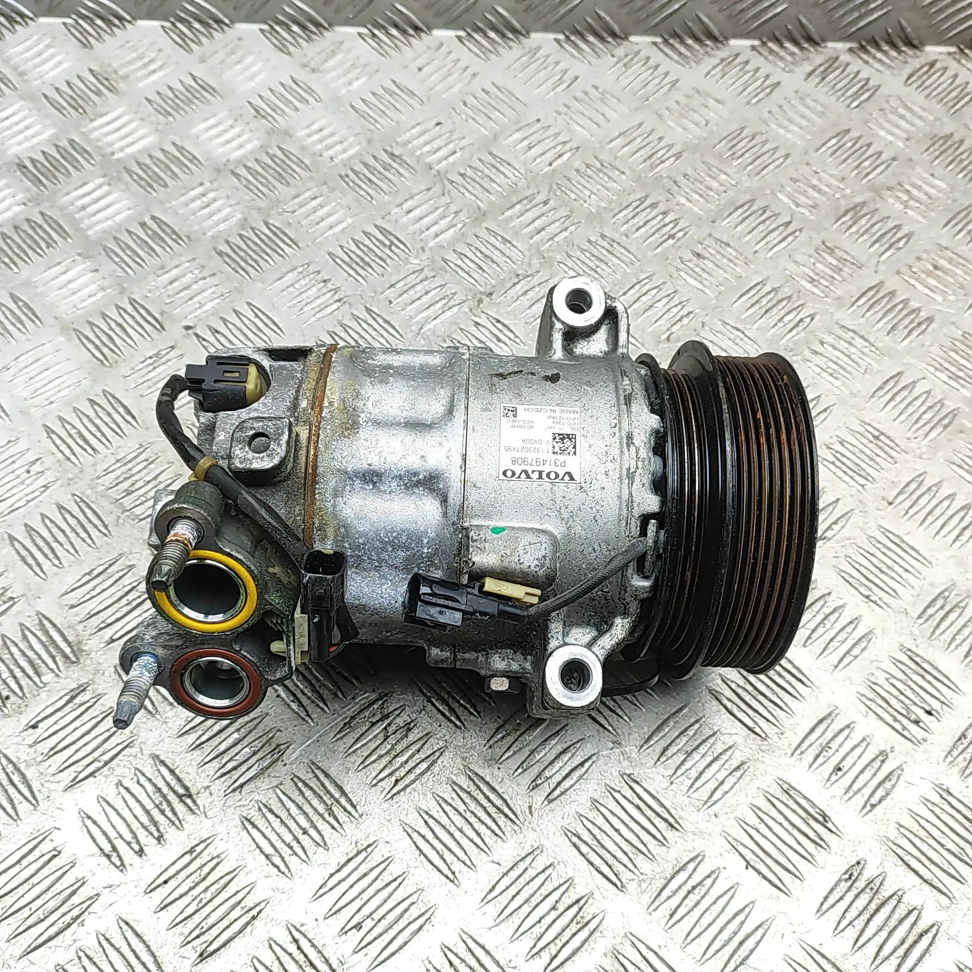 Volvo V60 Air-conditioning compressor Air-conditioning compressor — VOLVO V60 (II 225...