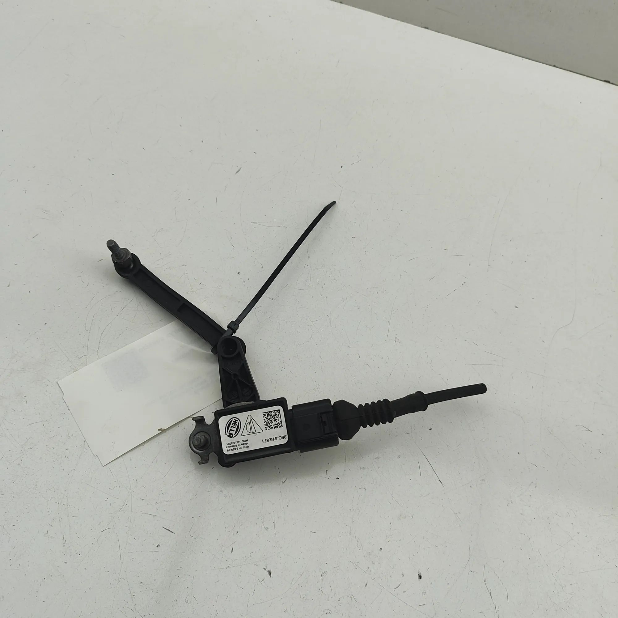 Porsche Macan (XAB) Ride height sensor — rear left Ride height sensor — rear left — PORSCHE MACAN ...