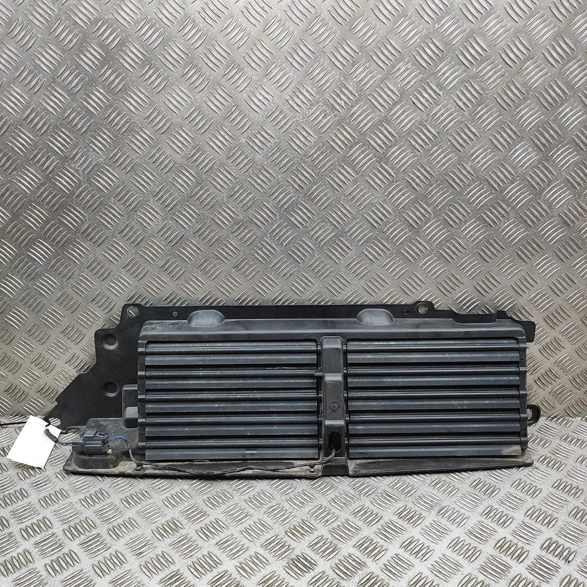 Land Rover Range Rover Sport (L494) Radiator Air Intake Channel Radiator Air Intake Channel — LAND ROVER RANGE ...