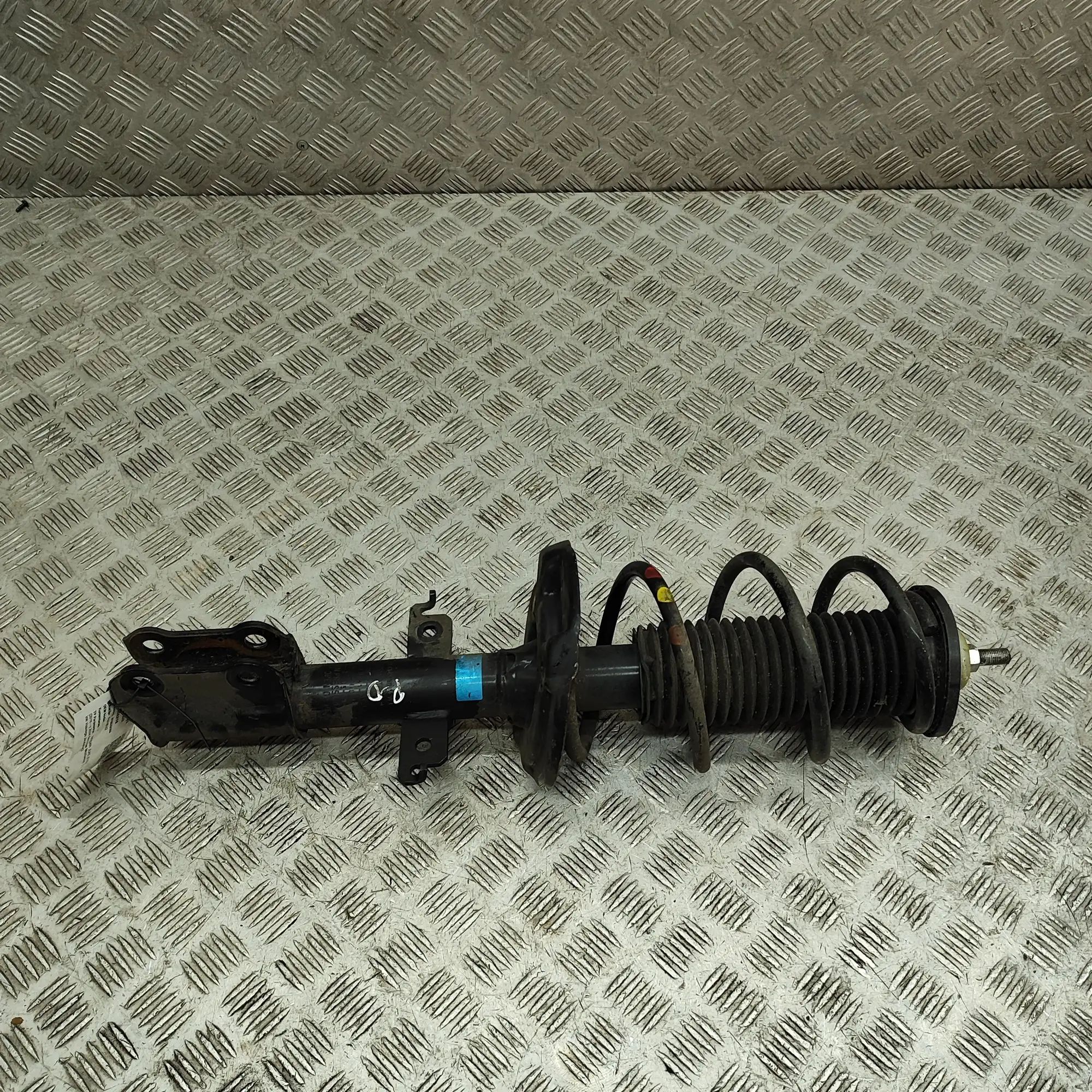 Nissan Juke Shock absorber — front right Shock absorber — front right — NISSAN JUKE (F16...