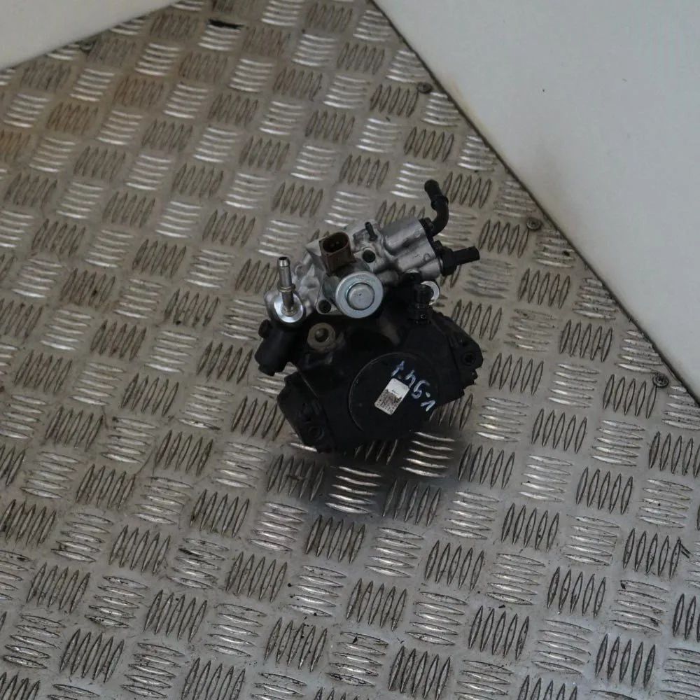 Mercedes-Benz A (W176) насос топлива Fuel pump — MERCEDES BENZ C-CLASS (W205) (2013-...
