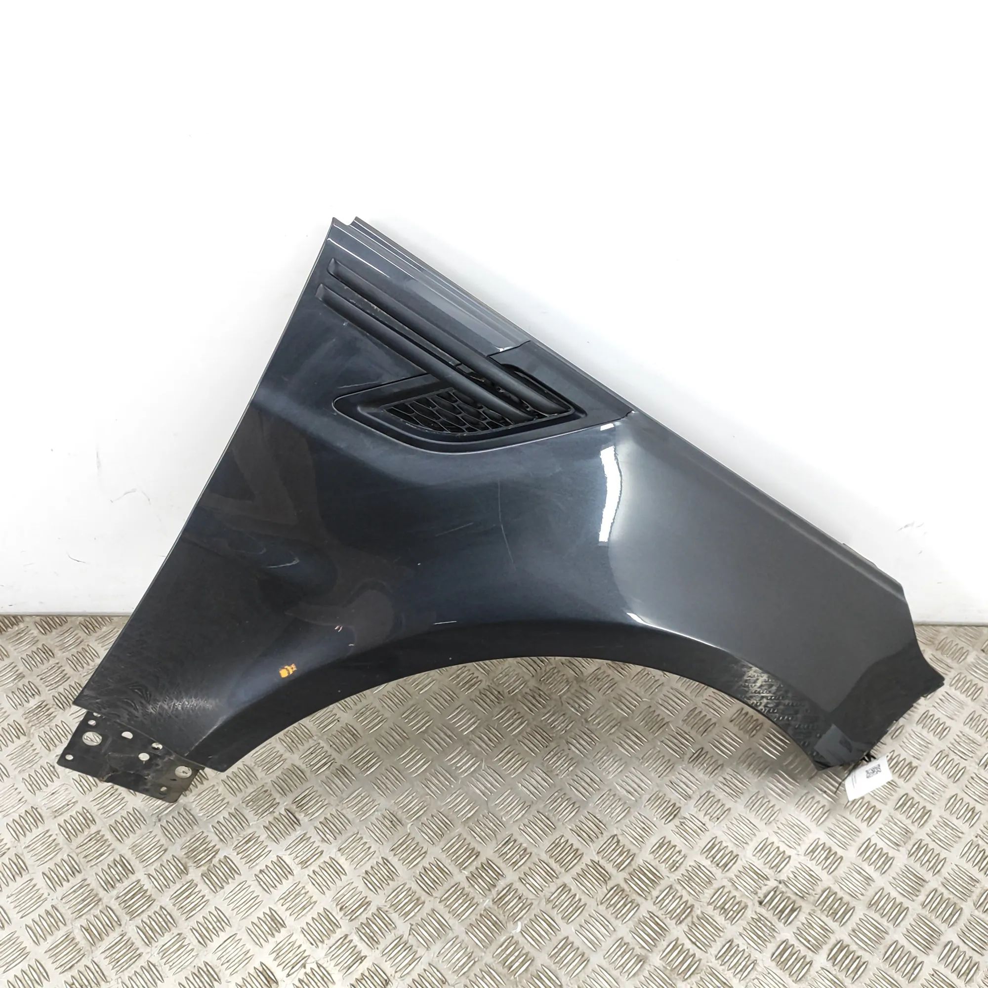 Land Rover Range Rover Sport (L494) Front Right Fender Front Right Fender — LAND ROVER RANGE ROVER SPO...
