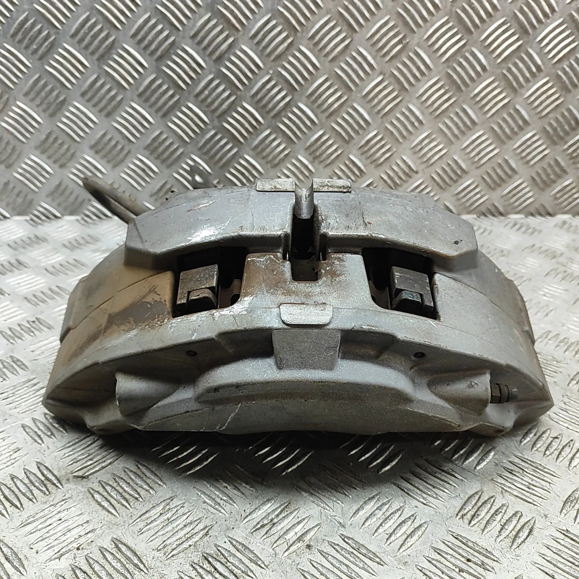 Land Rover Discovery Brake caliper — front right Brake caliper — front right — LAND ROVER DISCOV...