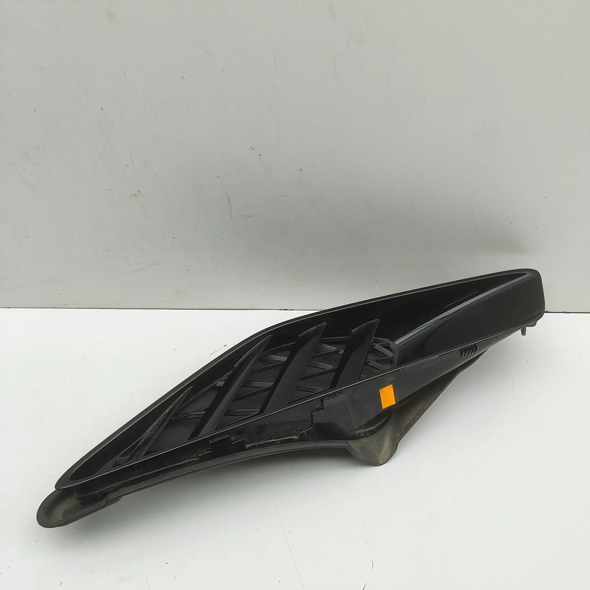 Chevrolet Corvette (C7) Body moulding — right Body moulding — right — CHEVROLET CORVETTE (C7)...