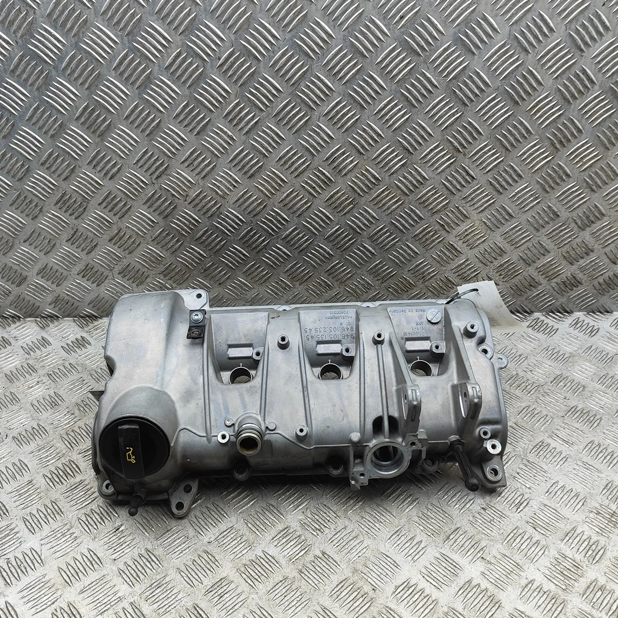 Porsche Macan Valve Cover Right Side Valve Cover Right Side — PORSCHE MACAN (95B) (2...
