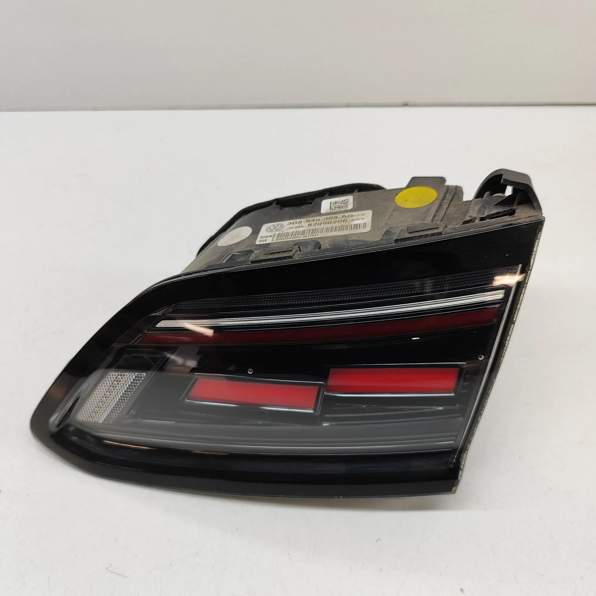 Volkswagen Arteon Right Side Tailgate Tail Light Right Side Tailgate Tail Light — VW ARTEON (3H7...
