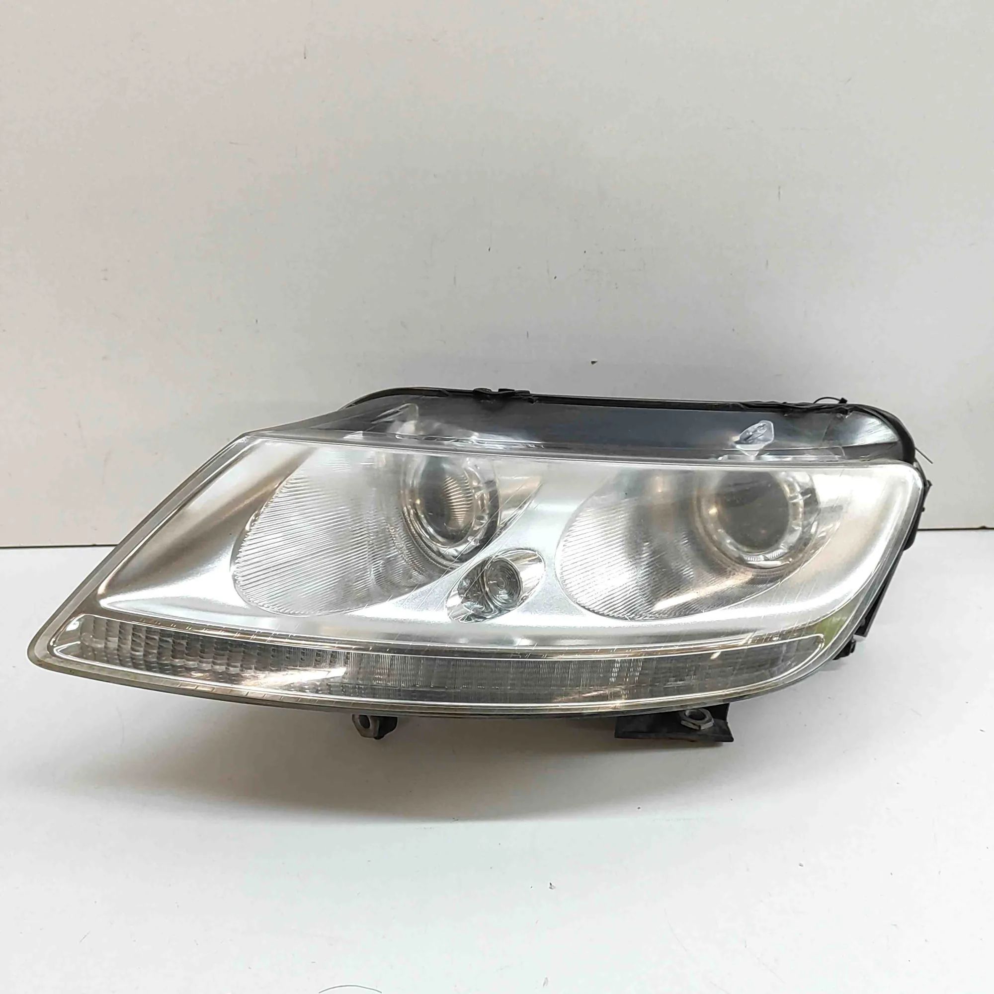 Volkswagen Phaeton Front Left Headlight Front Left Headlight — VW PHAETON (3D_) (2002-2...