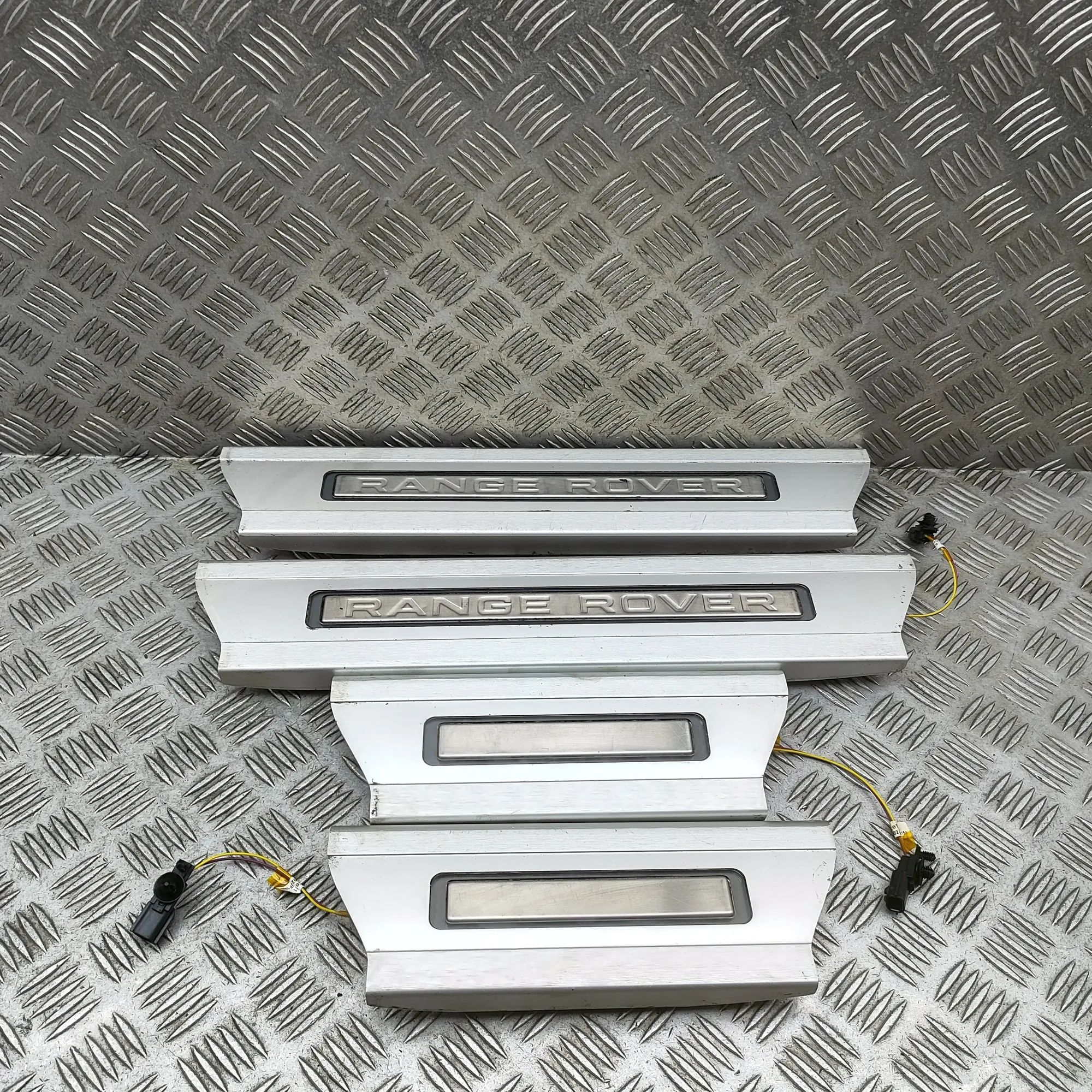 Land Rover Range Rover Sport (L494) Door Sill Trim Kit Door Sill Trim Kit — LAND ROVER RANGE ROVER SPO...