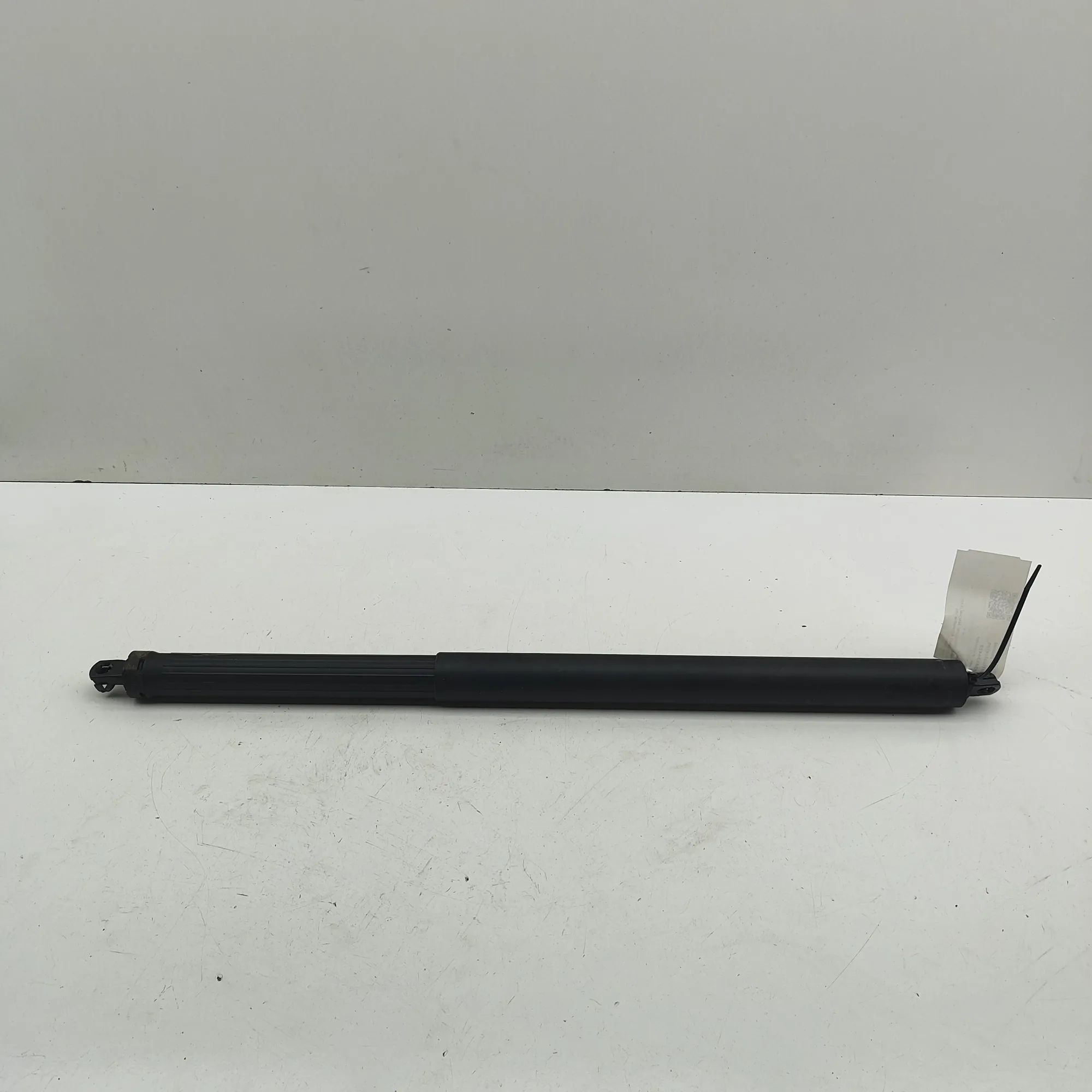 Porsche Macan (XAB) Right Side Tailgate Gas Strut Right Side Tailgate Gas Strut — PORSCHE MACAN (...