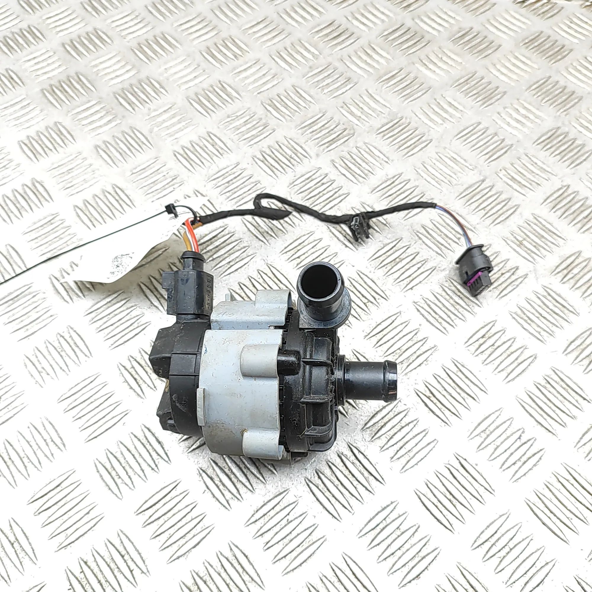 Audi Q5 (GU) Auxiliary Water Pump Auxiliary Water Pump — AUDI Q5 (GUB) (2025-...)...
