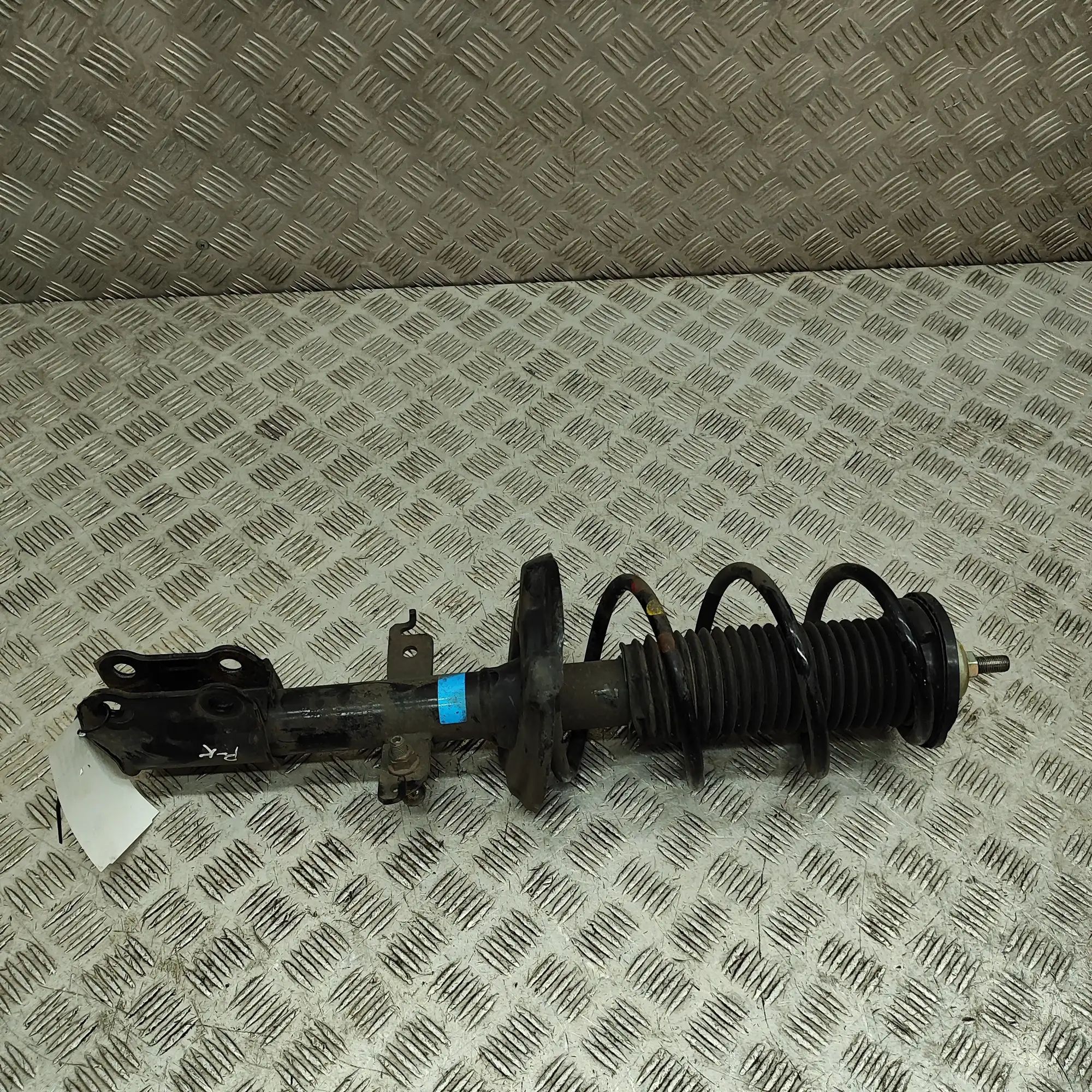 Nissan Juke Shock absorber — front left Shock absorber — front left — NISSAN JUKE (F16)...