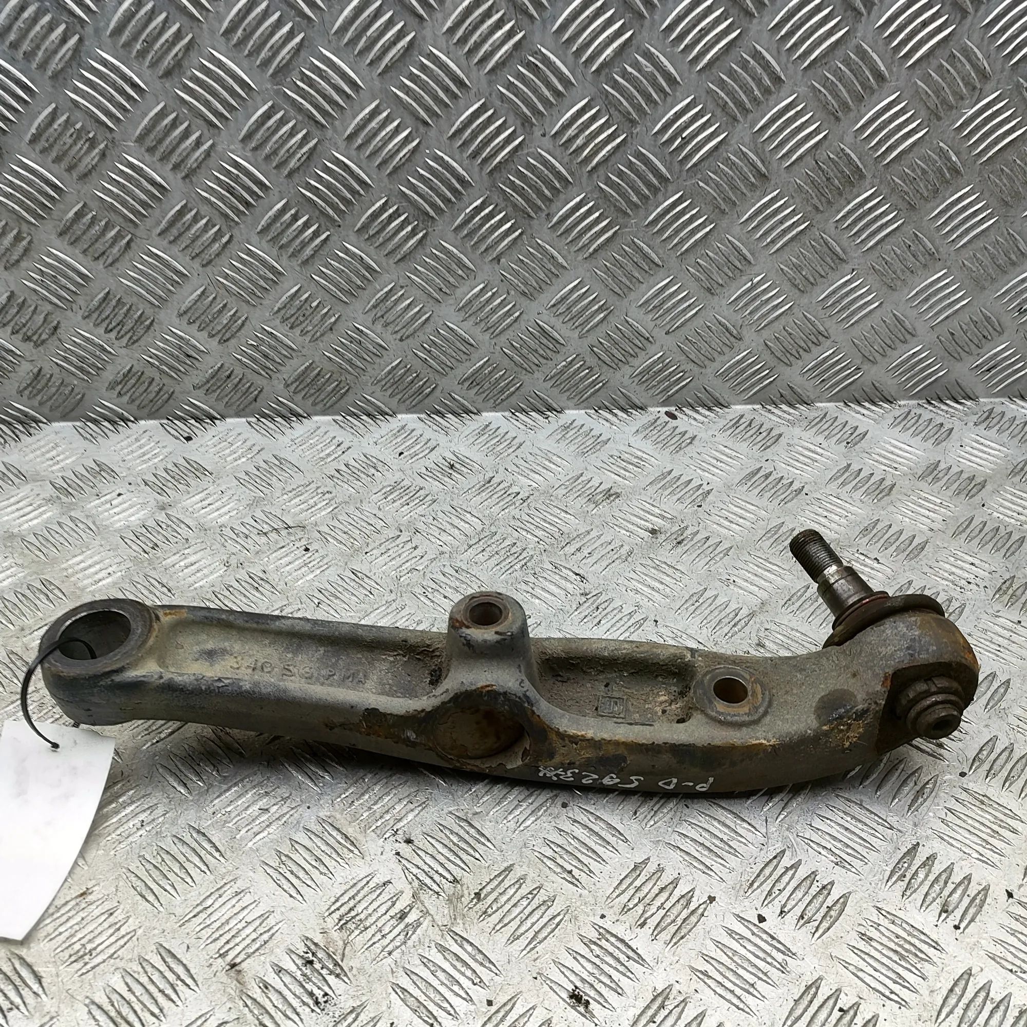 Iveco Daily Front Right Curved Control Arm Front Right Curved Control Arm — IVECO DAILY (V...