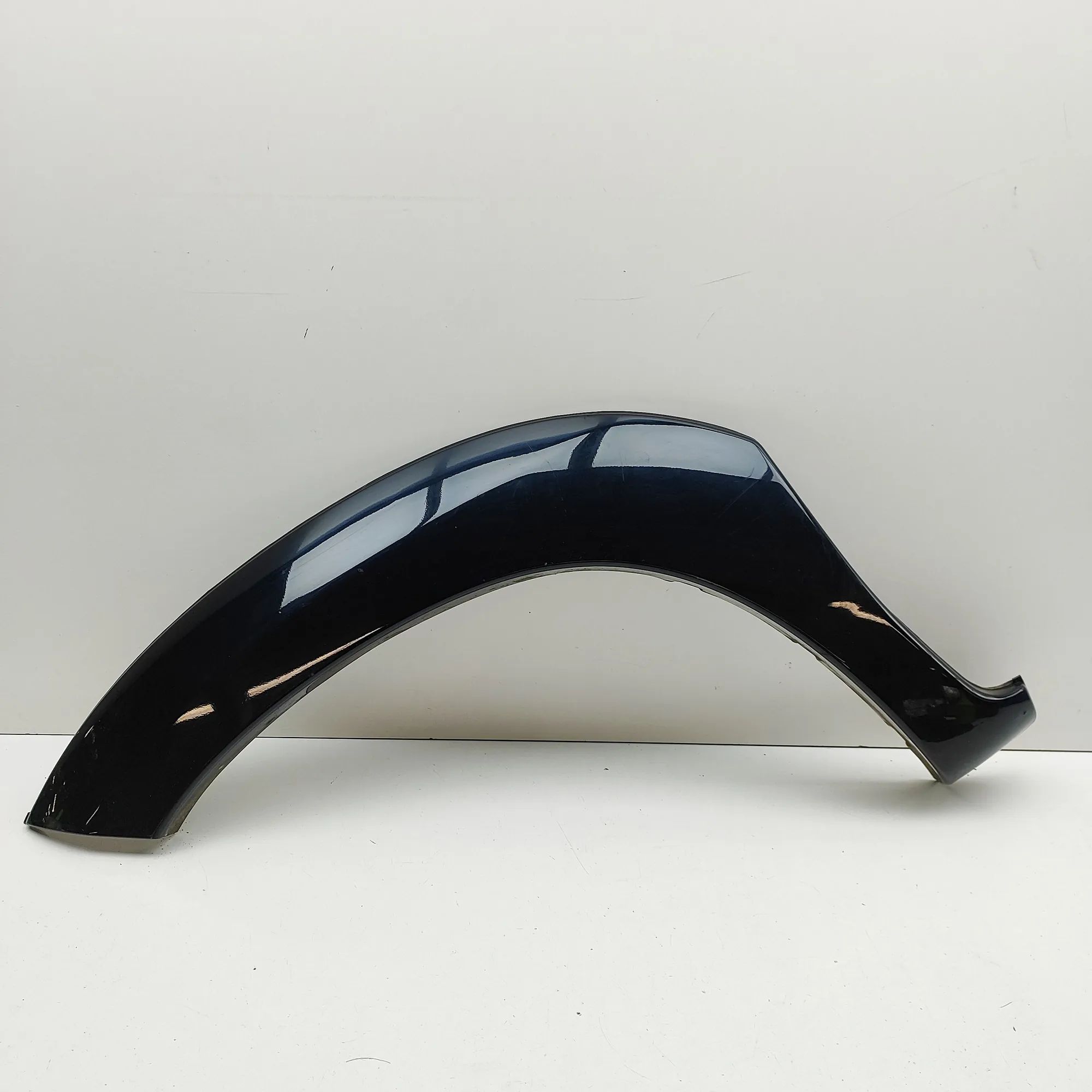 Toyota Hilux Wheel arch trim — front left Wheel arch trim — front left — TOYOTA HILUX (VI...