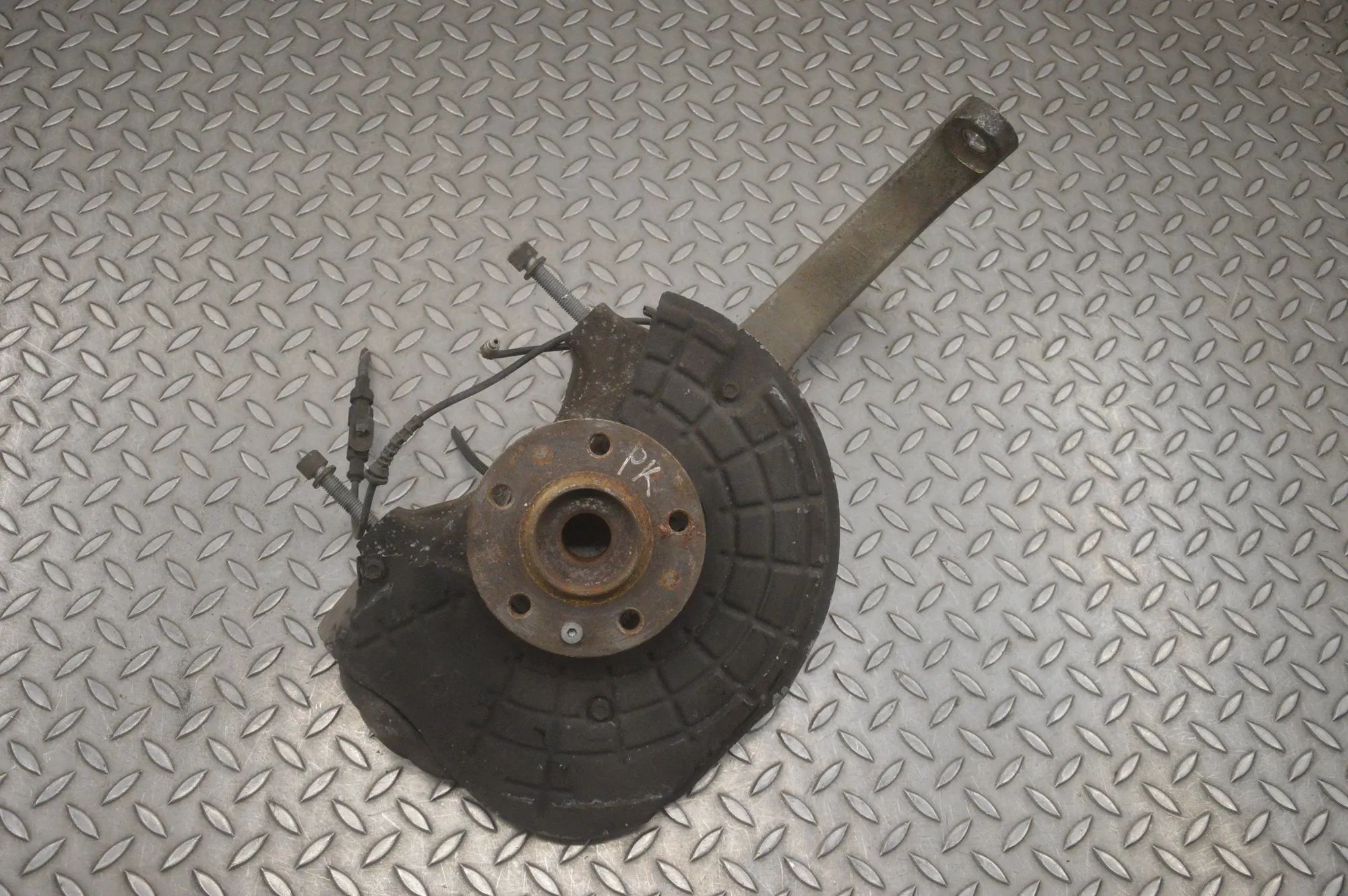 Maserati Ghibli Front Left Wheel Hub Front Left Wheel Hub — MASERATI GHIBLI (M157) (...