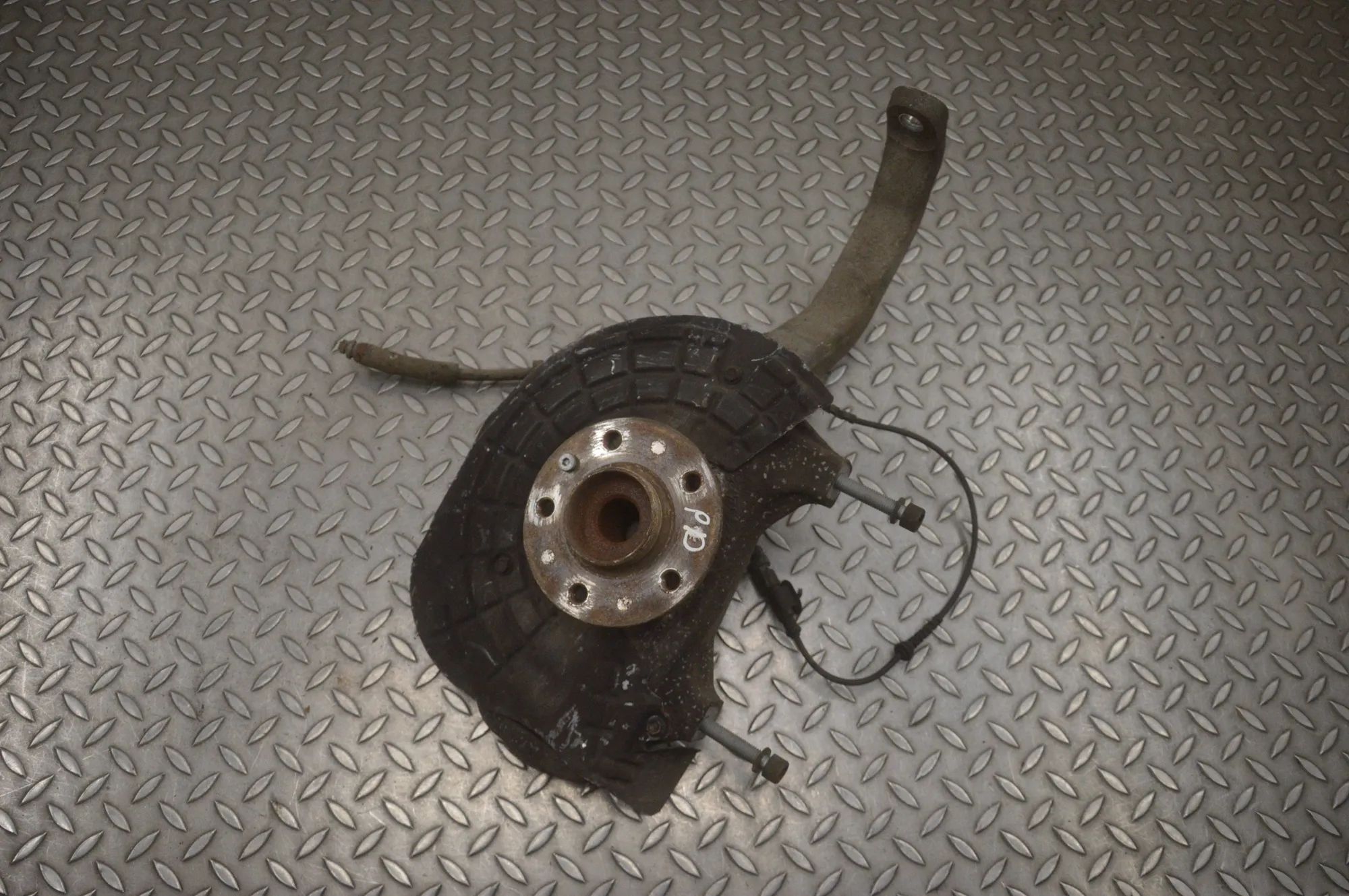 Maserati Ghibli Front Right Wheel Hub Front Right Wheel Hub — MASERATI GHIBLI (M157) ...