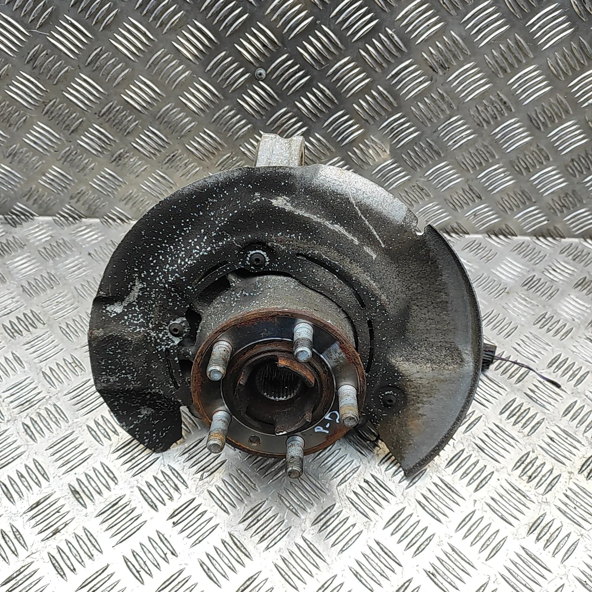 Land Rover Discovery Sport Front Right Wheel Hub Front Right Wheel Hub — LAND ROVER DISCOVERY SP...