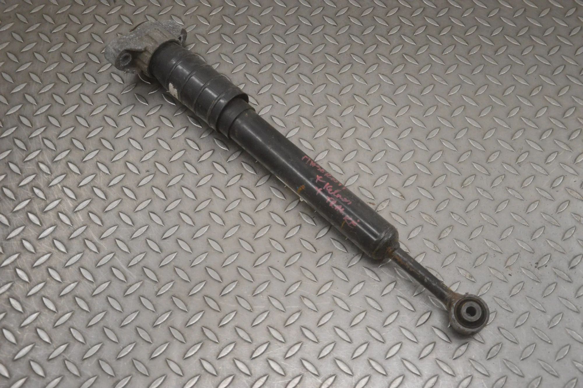 Maserati Ghibli Shock absorber — rear left Shock absorber — rear left — MASERATI GHIBLI (M...