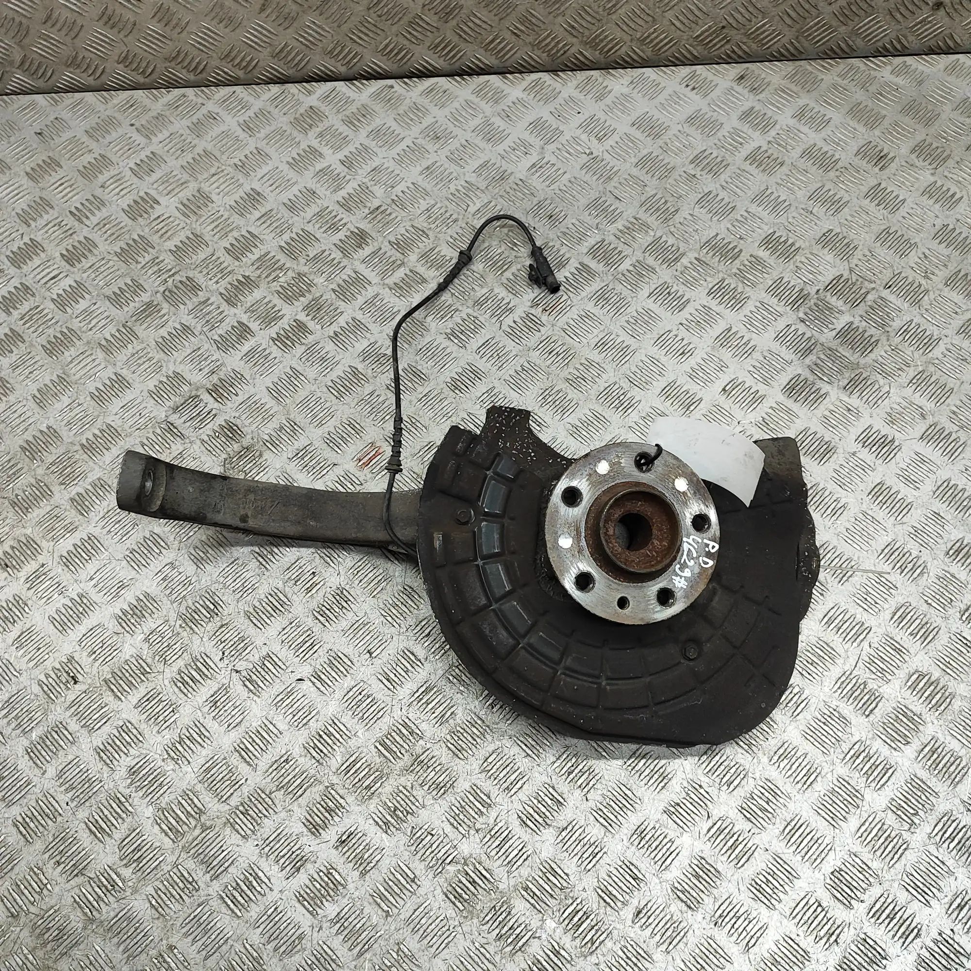 Maserati Ghibli Front Right Wheel Hub Front Right Wheel Hub — MASERATI GHIBLI (M157) ...