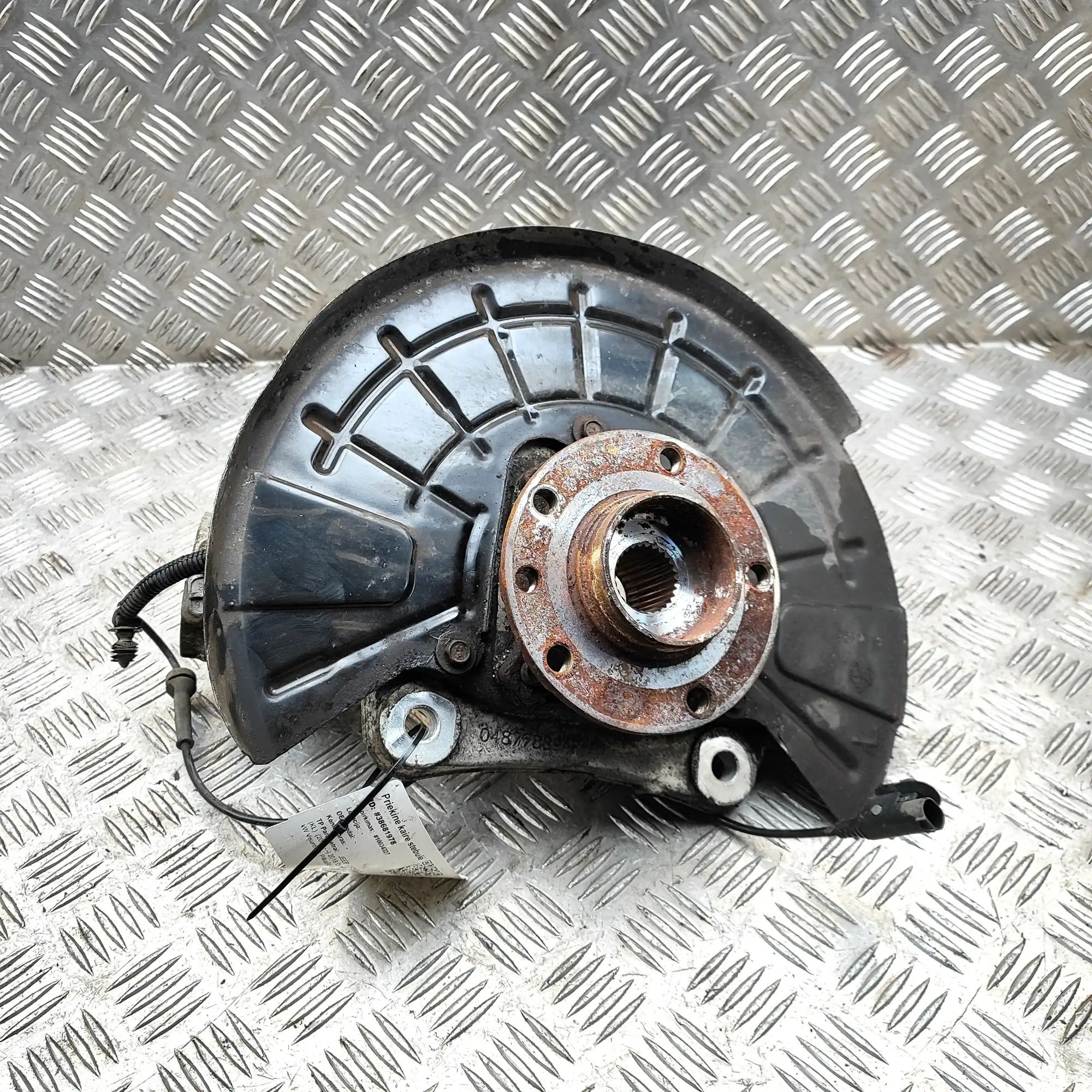 Jeep Cherokee (KL) Front Left Wheel Hub Front Left Wheel Hub — JEEP CHEROKEE (KL) (2013...