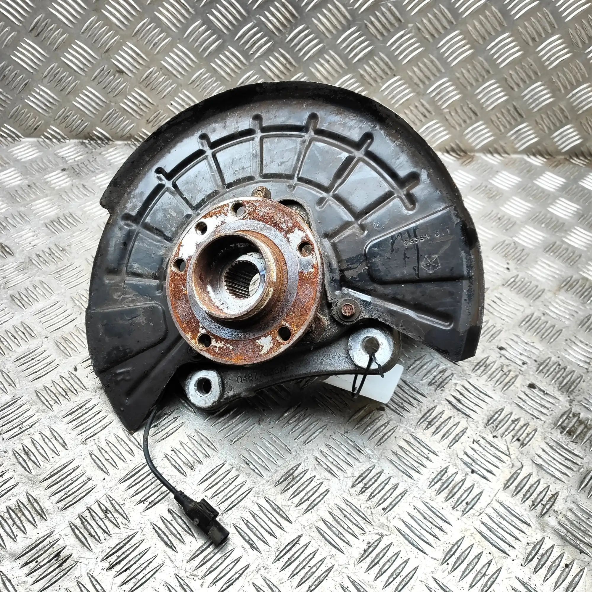 Jeep Cherokee (KL) Front Right Wheel Hub Front Right Wheel Hub — JEEP CHEROKEE (KL) (201...