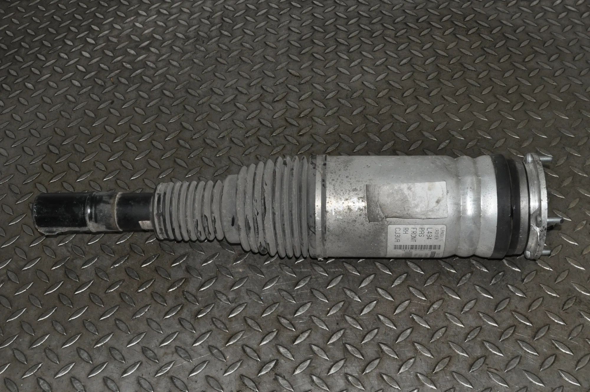 Land Rover Range Rover Sport (L494) Front Right Air Shock Absorber Front Right Air Shock Absorber — LAND ROVER RAN...
