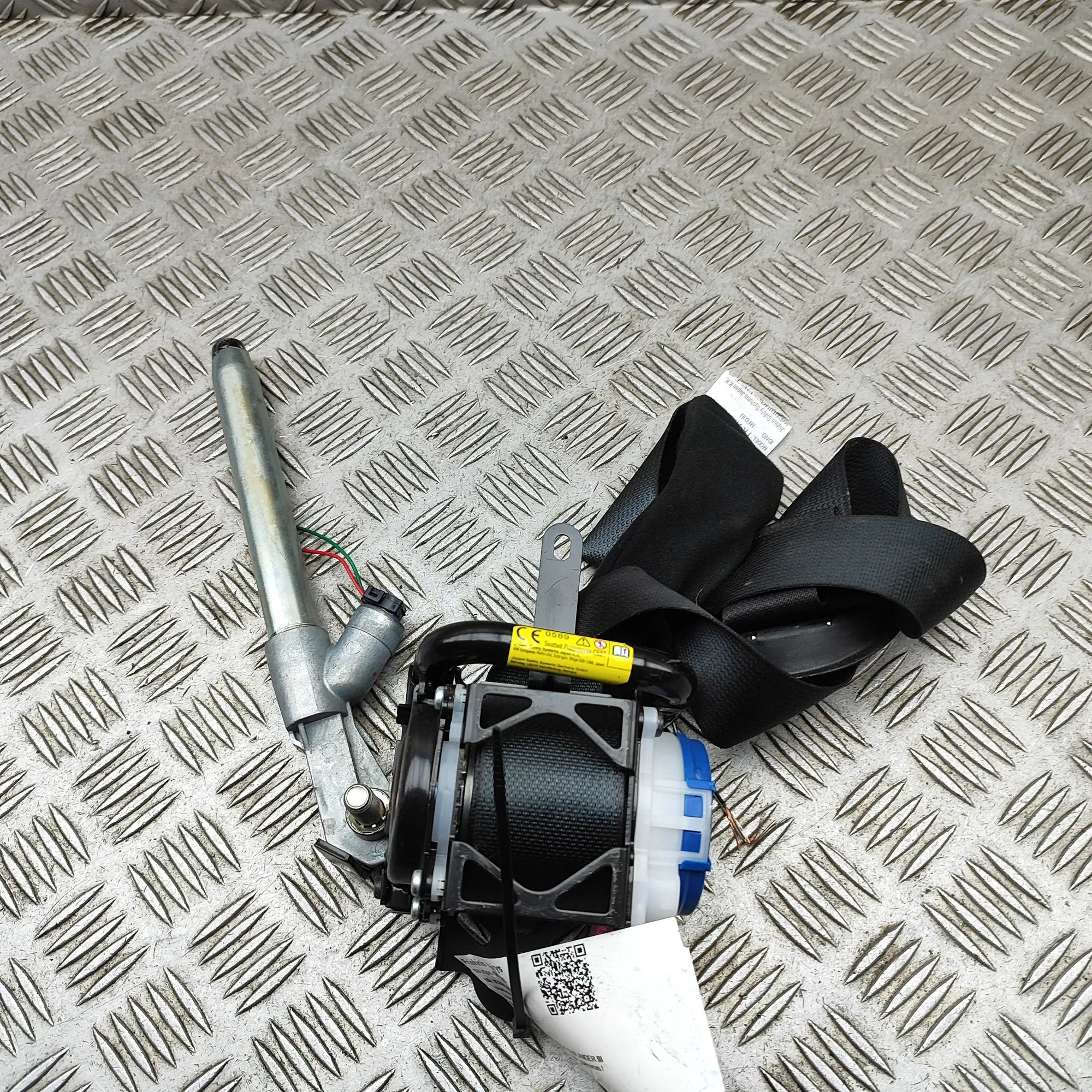 Mitsubishi Outlander Front Left Seatbelt Front Left Seatbelt — MITSUBISHI OUTLANDER (III...