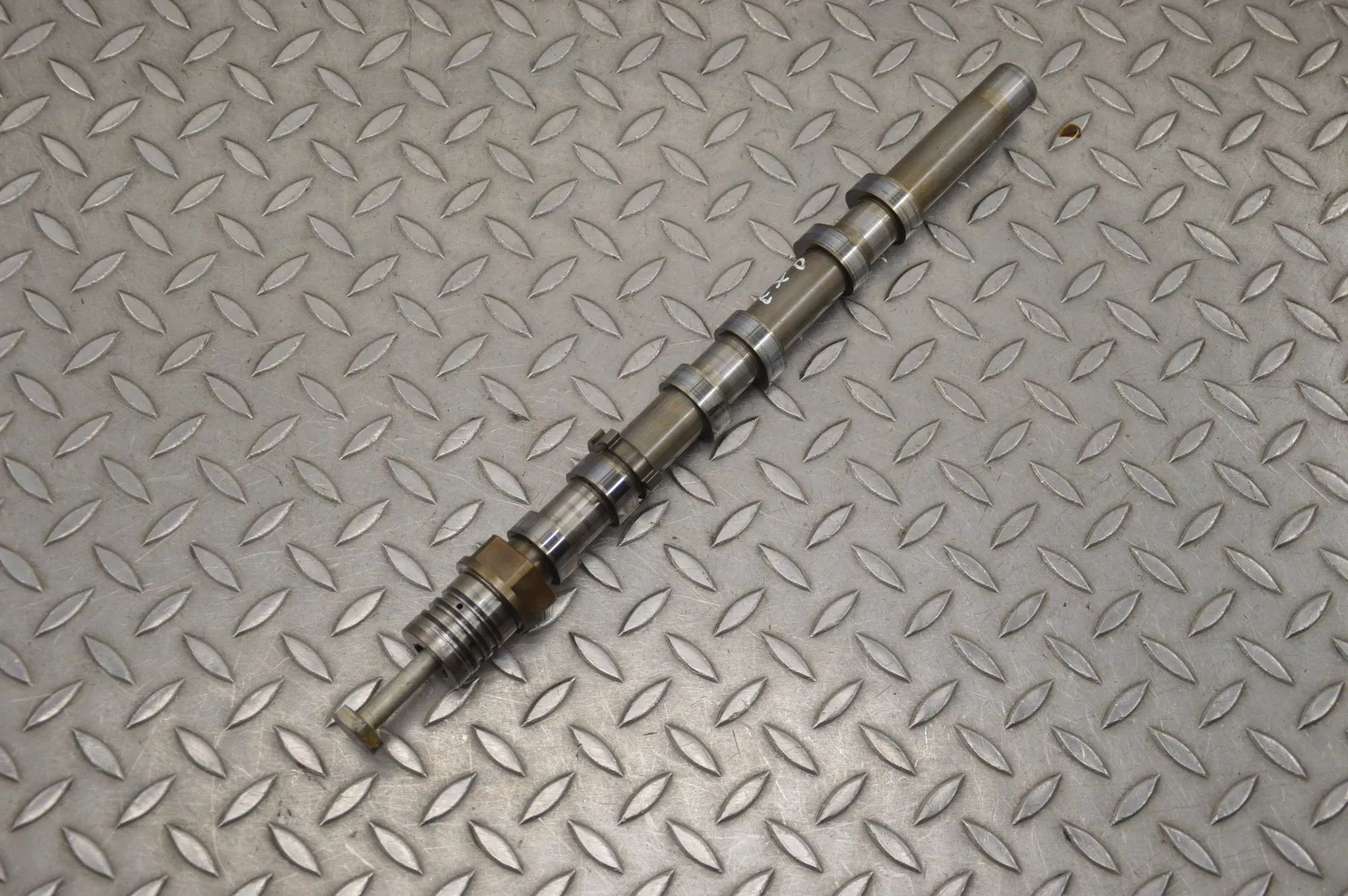 Alfa-Romeo Giulia (952) Exhaust camshaft — right Exhaust camshaft — right — ALFA ROMEO GIULIA (9...