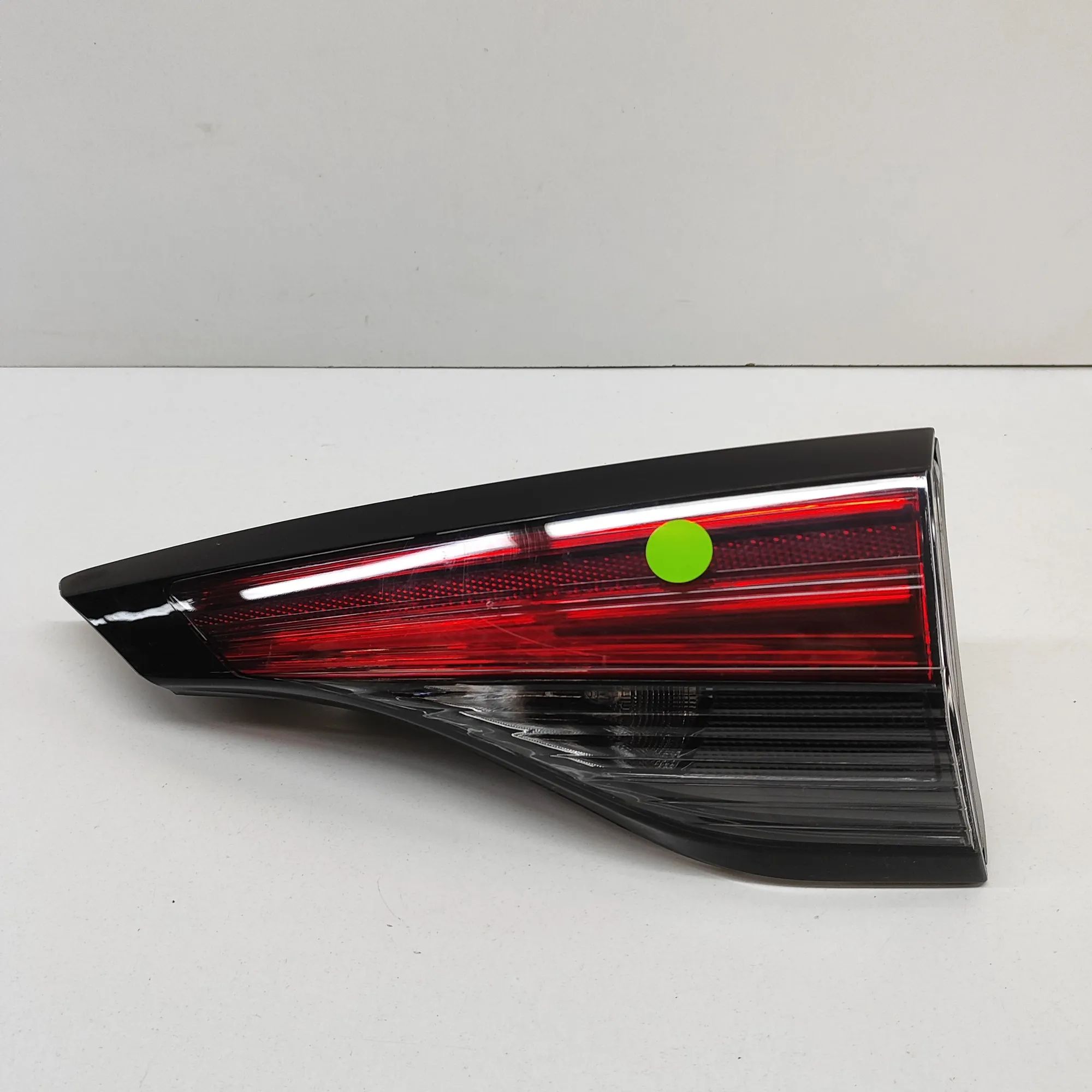 Toyota Sienna Right Side Tailgate Tail Light Right Side Tailgate Tail Light — TOYOTA SIENNA ...