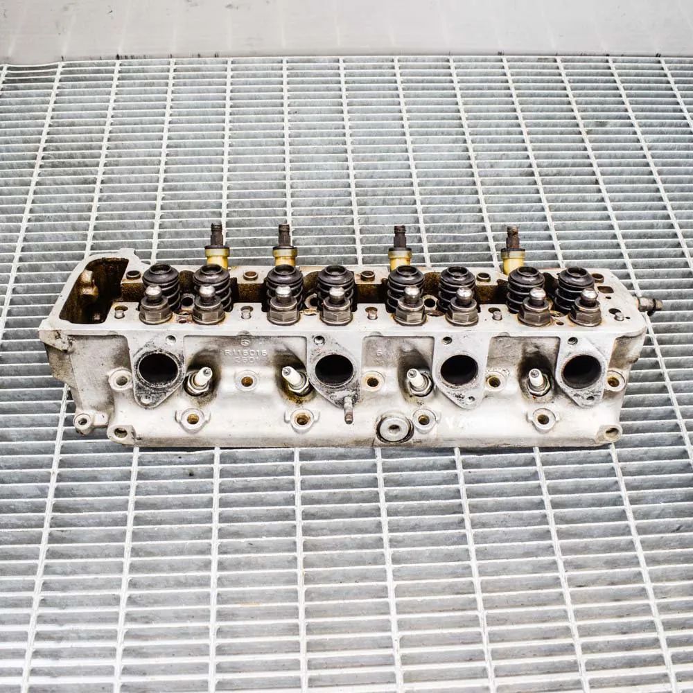 Mercedes-Benz 200 - 300 (W123) Right Side Engine Head Right Side Engine Head — MERCEDES BENZ S-CLASS ...