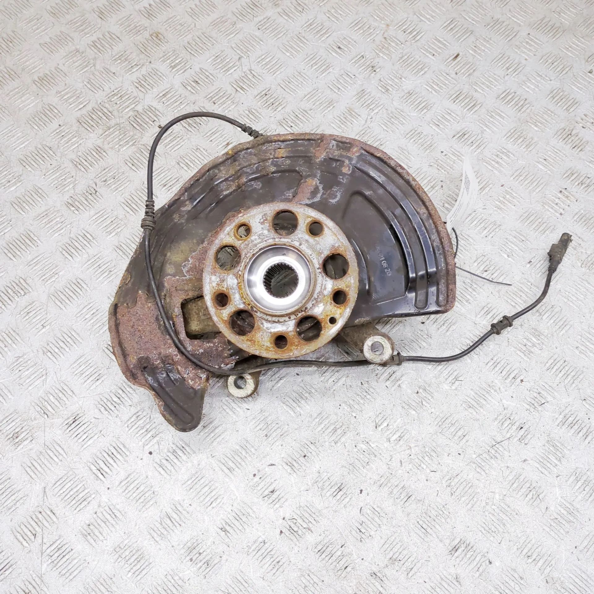 Mercedes-Benz CLA (C117) Front Right Wheel Hub