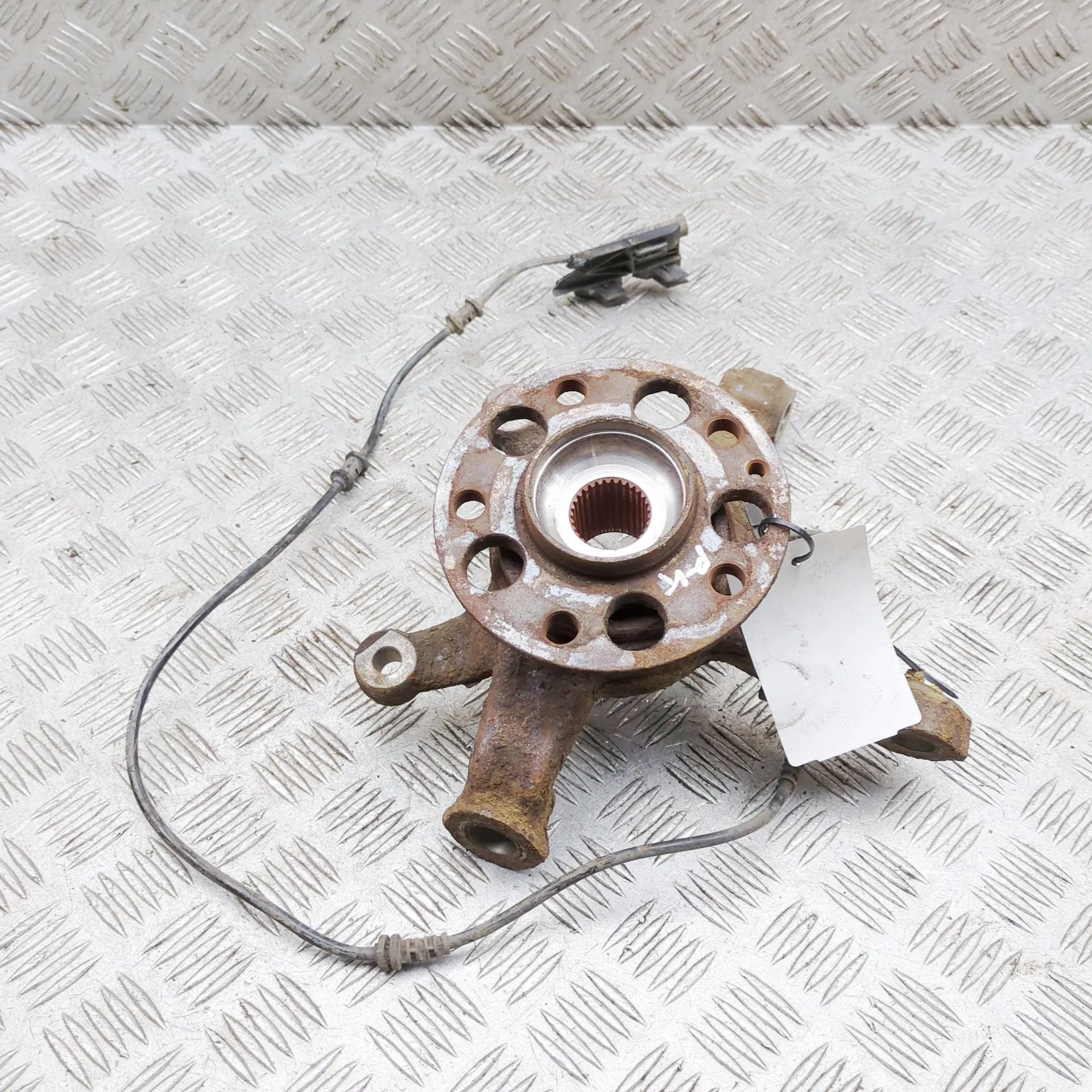 Mercedes-Benz CLA (C117) Front Left Wheel Hub