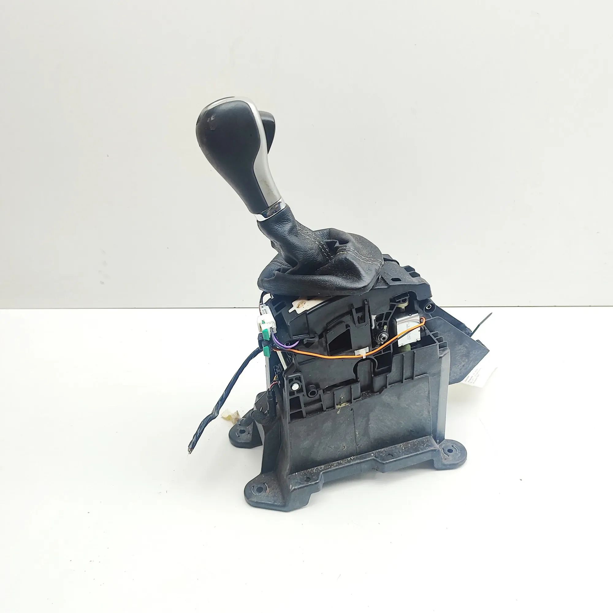 Jeep Cherokee (KL) Gear Shifting Mechanism Gear Shifting Mechanism — JEEP CHEROKEE (KL) (2...