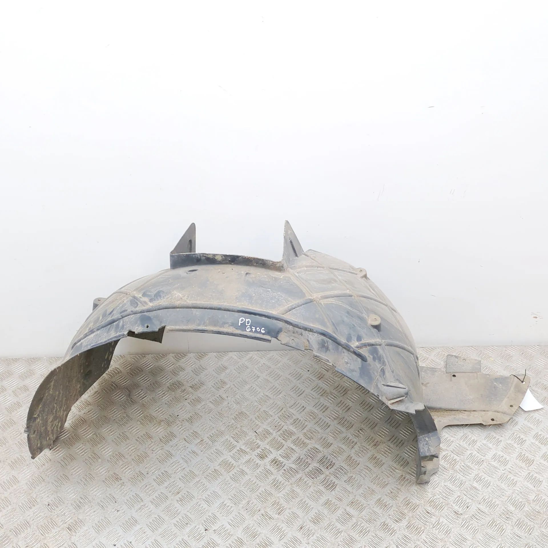 Volkswagen Crafter Front Right Arch Liner Front Right Arch Liner — VW CRAFTER (Van SY_) (...