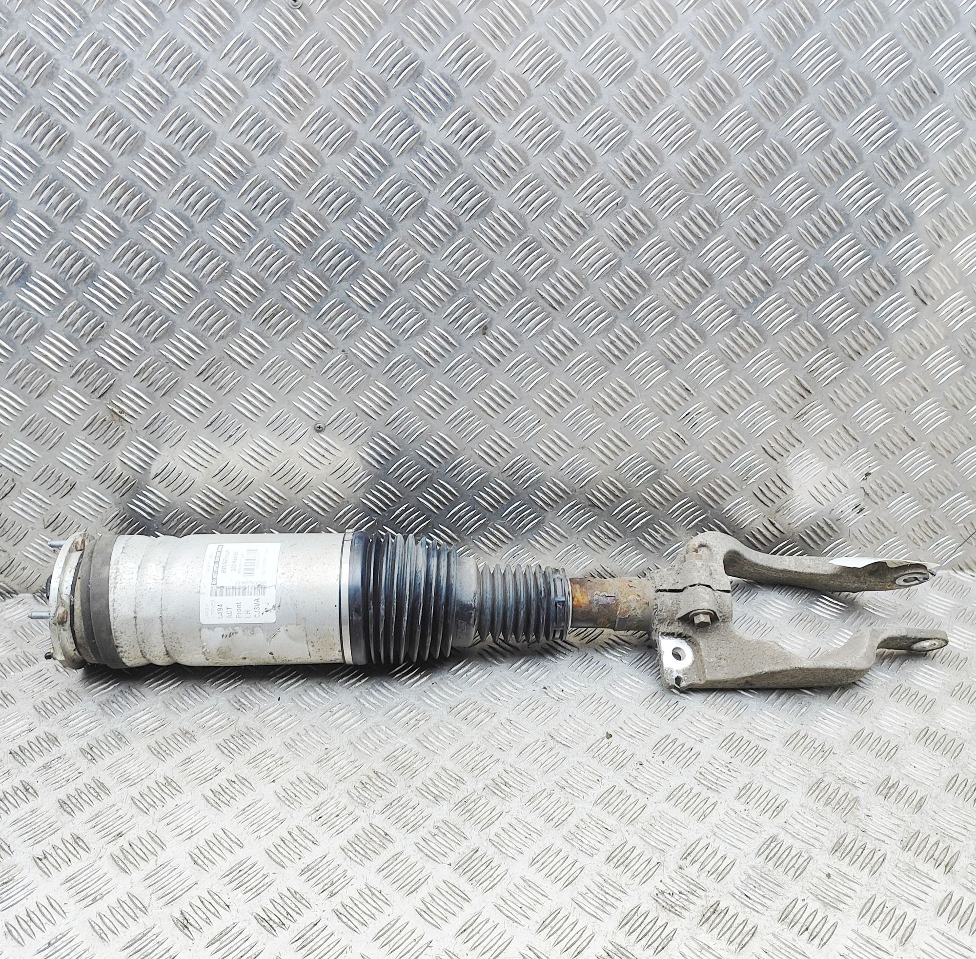 Land Rover Range Rover Sport (L494) Front Left Air Shock Absorber Front Left Air Shock Absorber — LAND ROVER RANG...